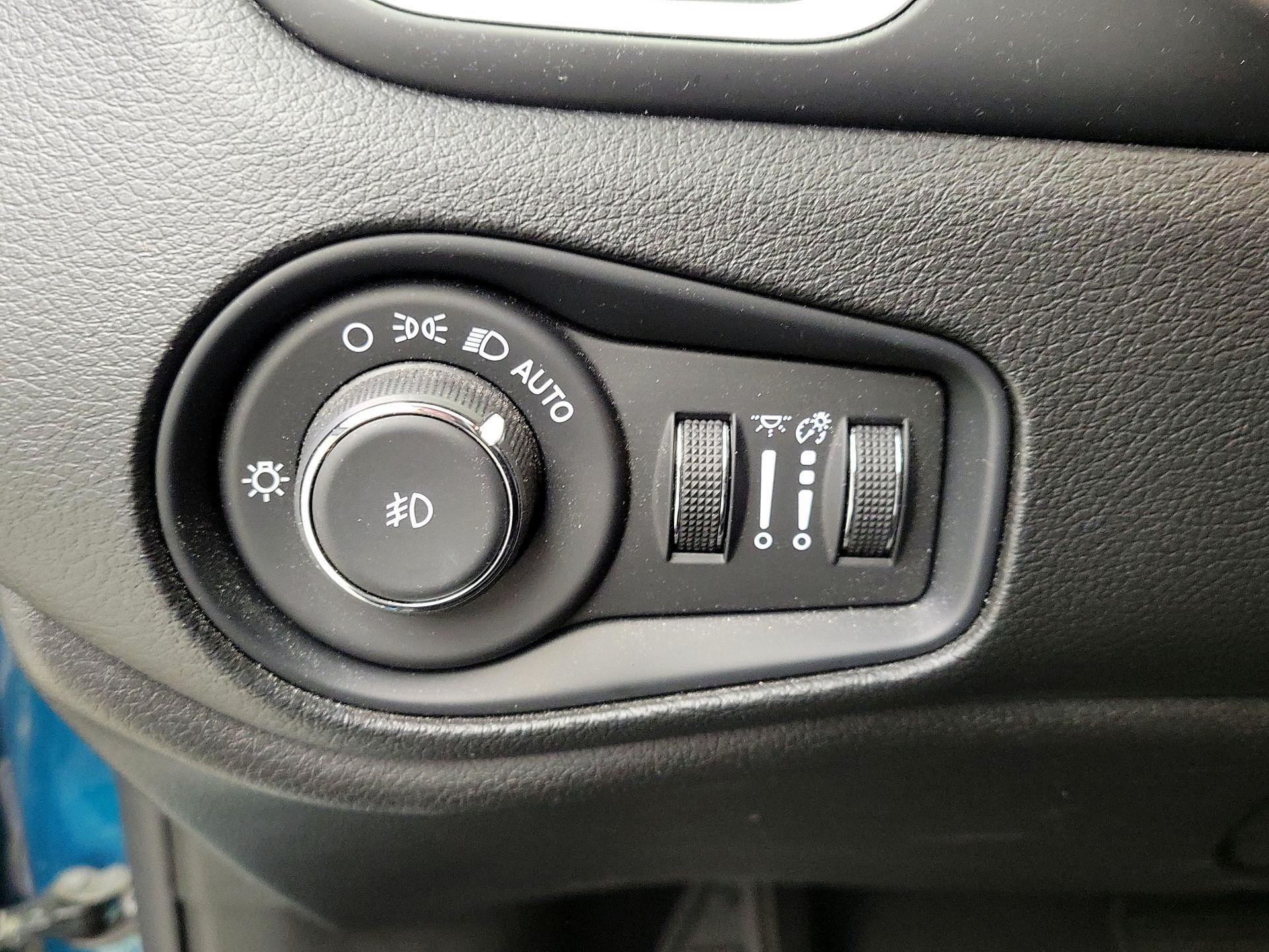 Thumbnail: 2021 Jeep Renegade - 13