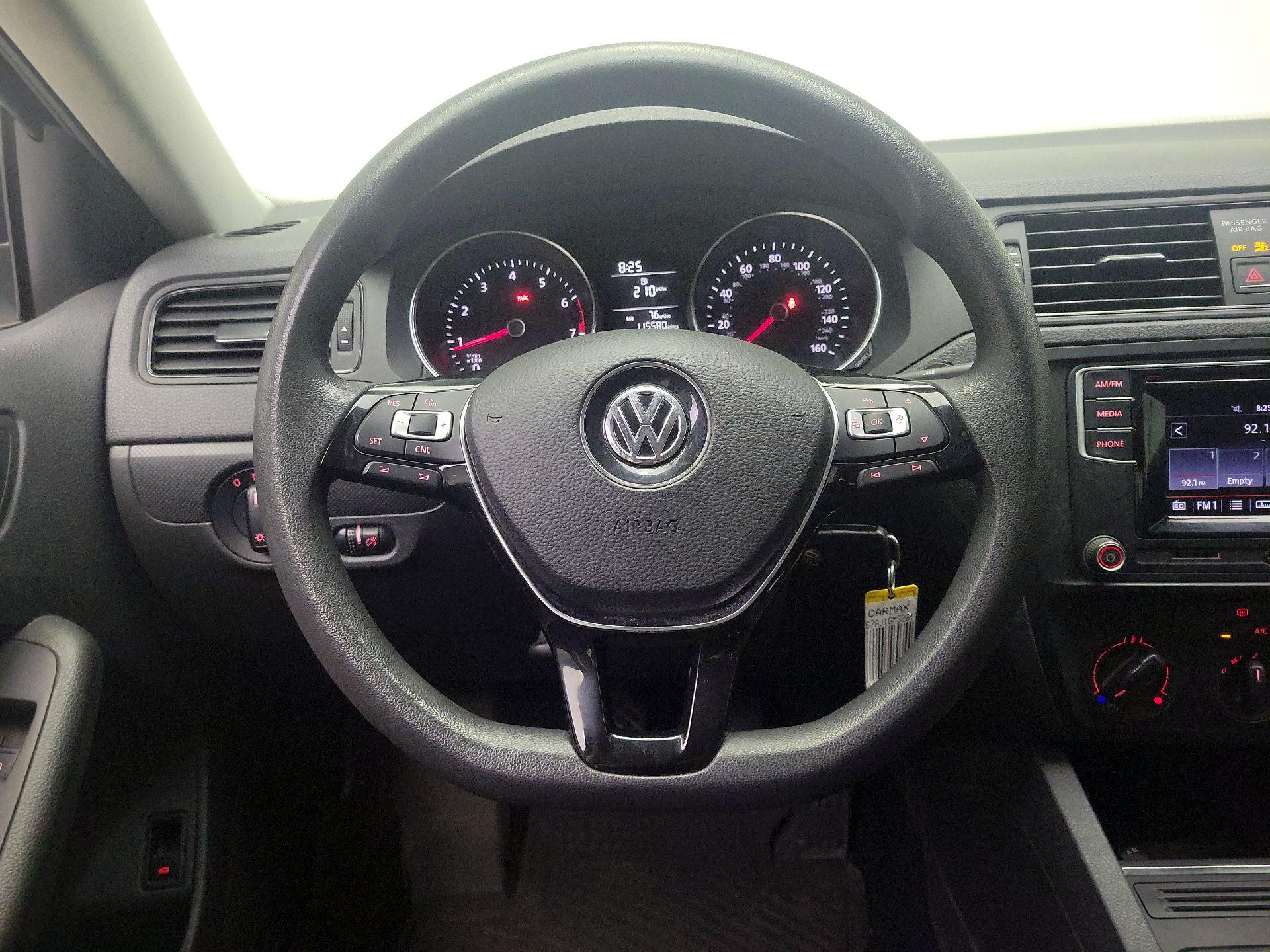 Thumbnail: 2016 Volkswagen Jetta - 10