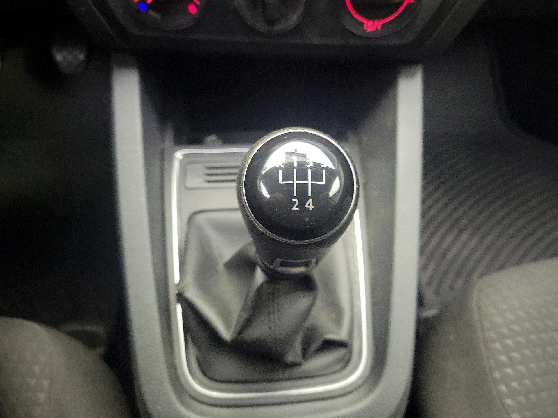 Thumbnail: 2016 Volkswagen Jetta - 16
