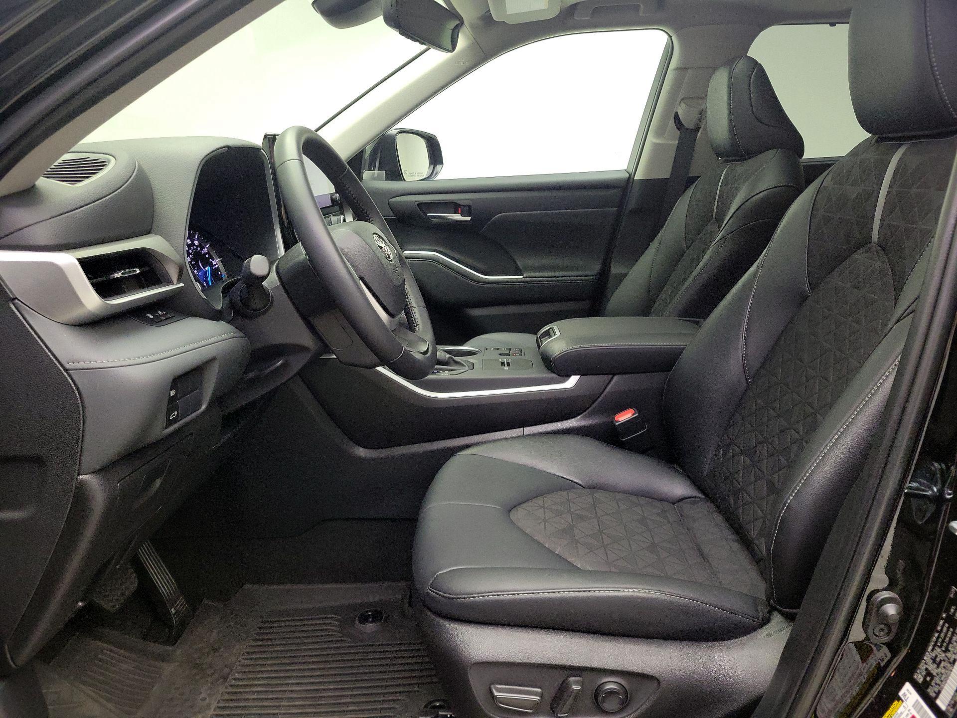 Thumbnail: 2025 Toyota Highlander - 11