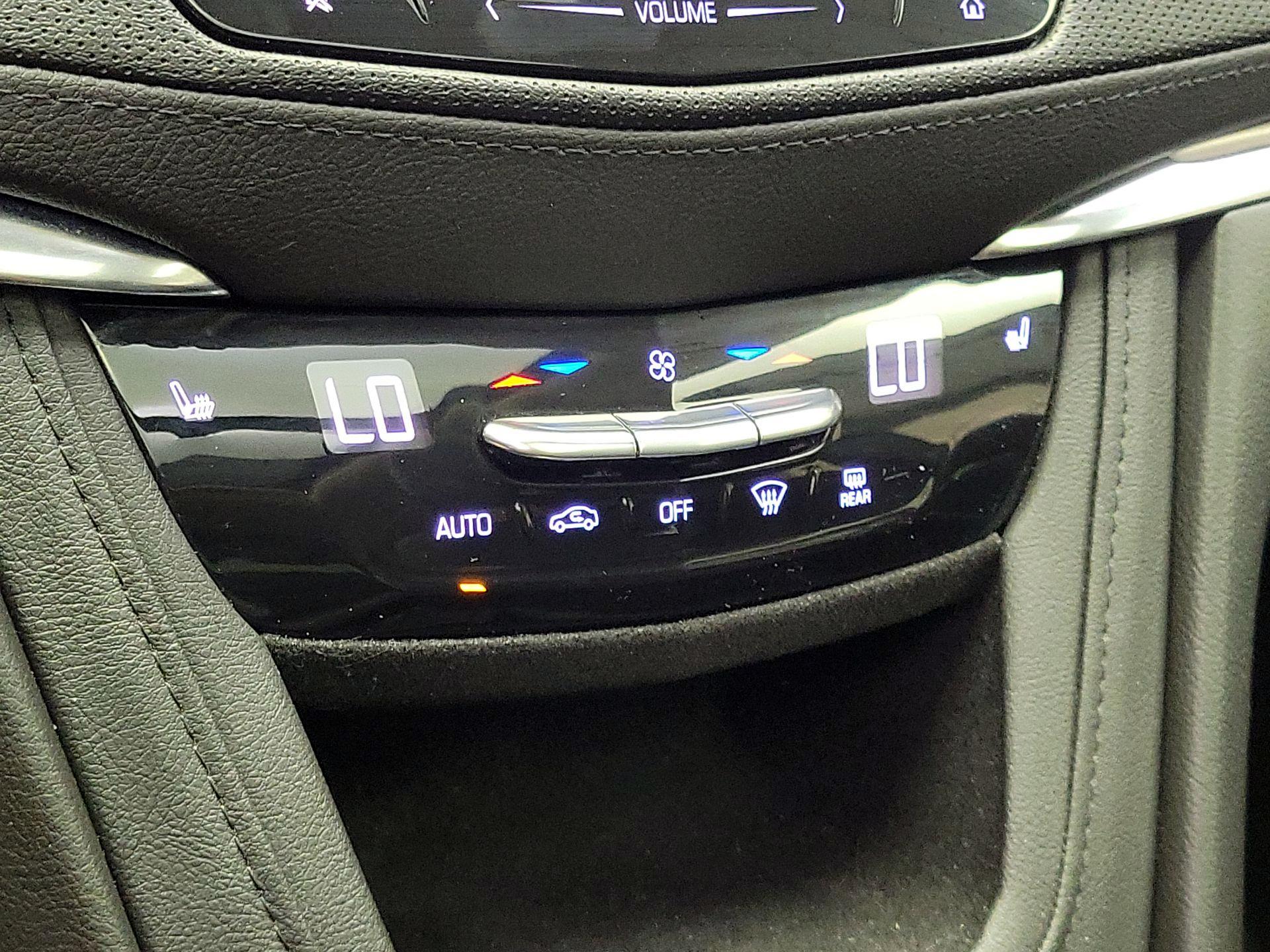 Thumbnail: 2019 Cadillac XT5 - 17