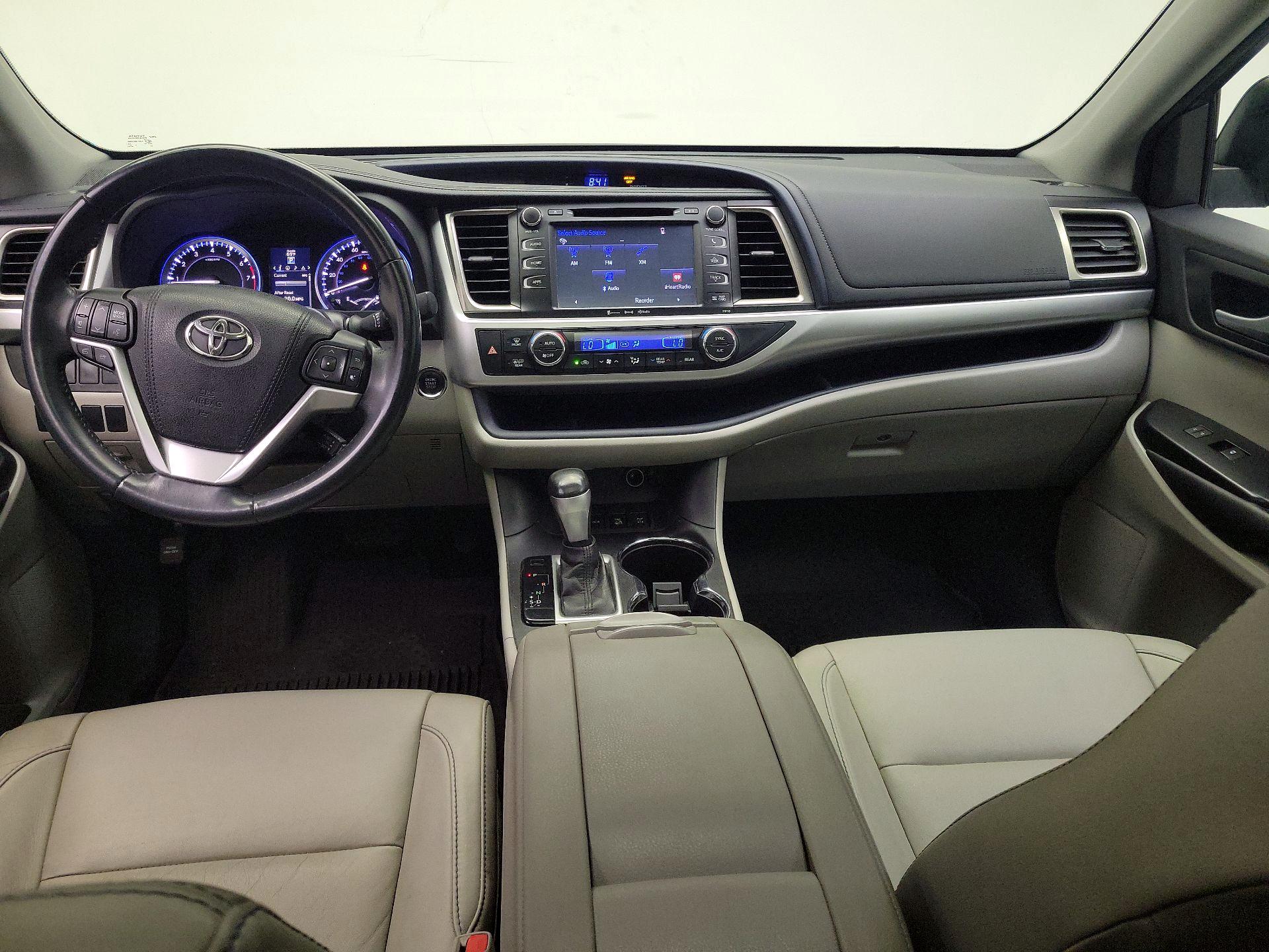 Thumbnail: 2016 Toyota Highlander - 9