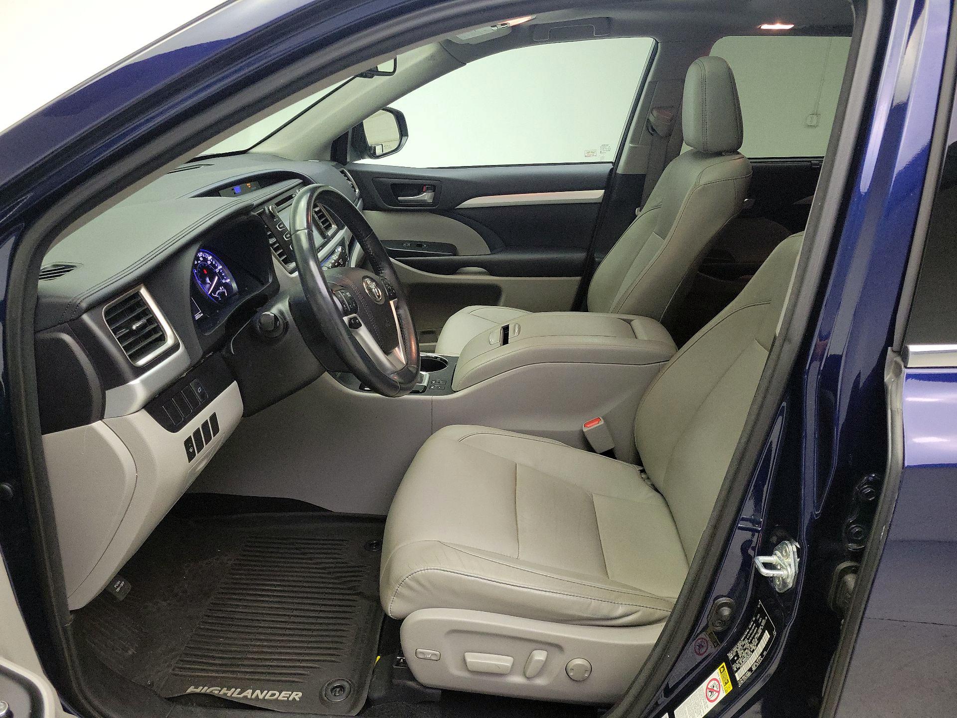 Thumbnail: 2016 Toyota Highlander - 11