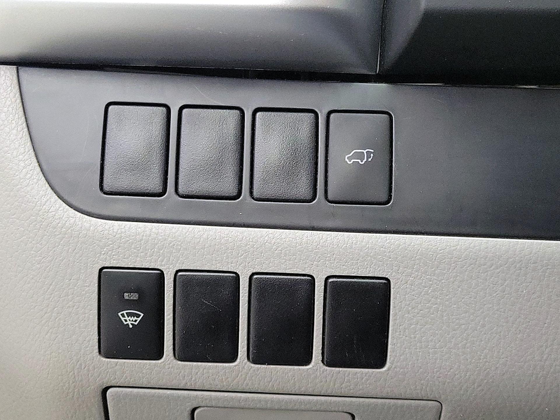 Thumbnail: 2016 Toyota Highlander - 13