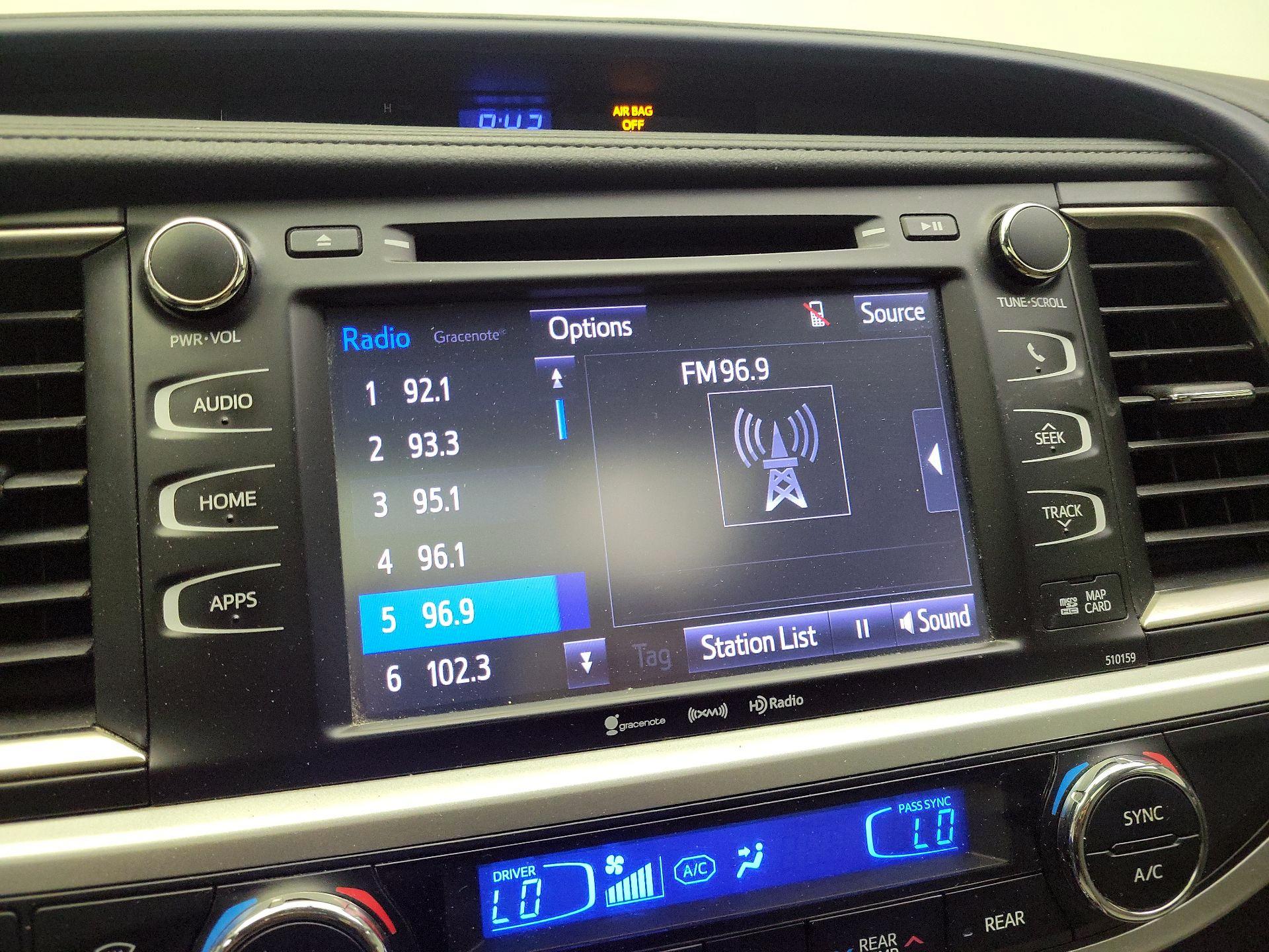 Thumbnail: 2016 Toyota Highlander - 16