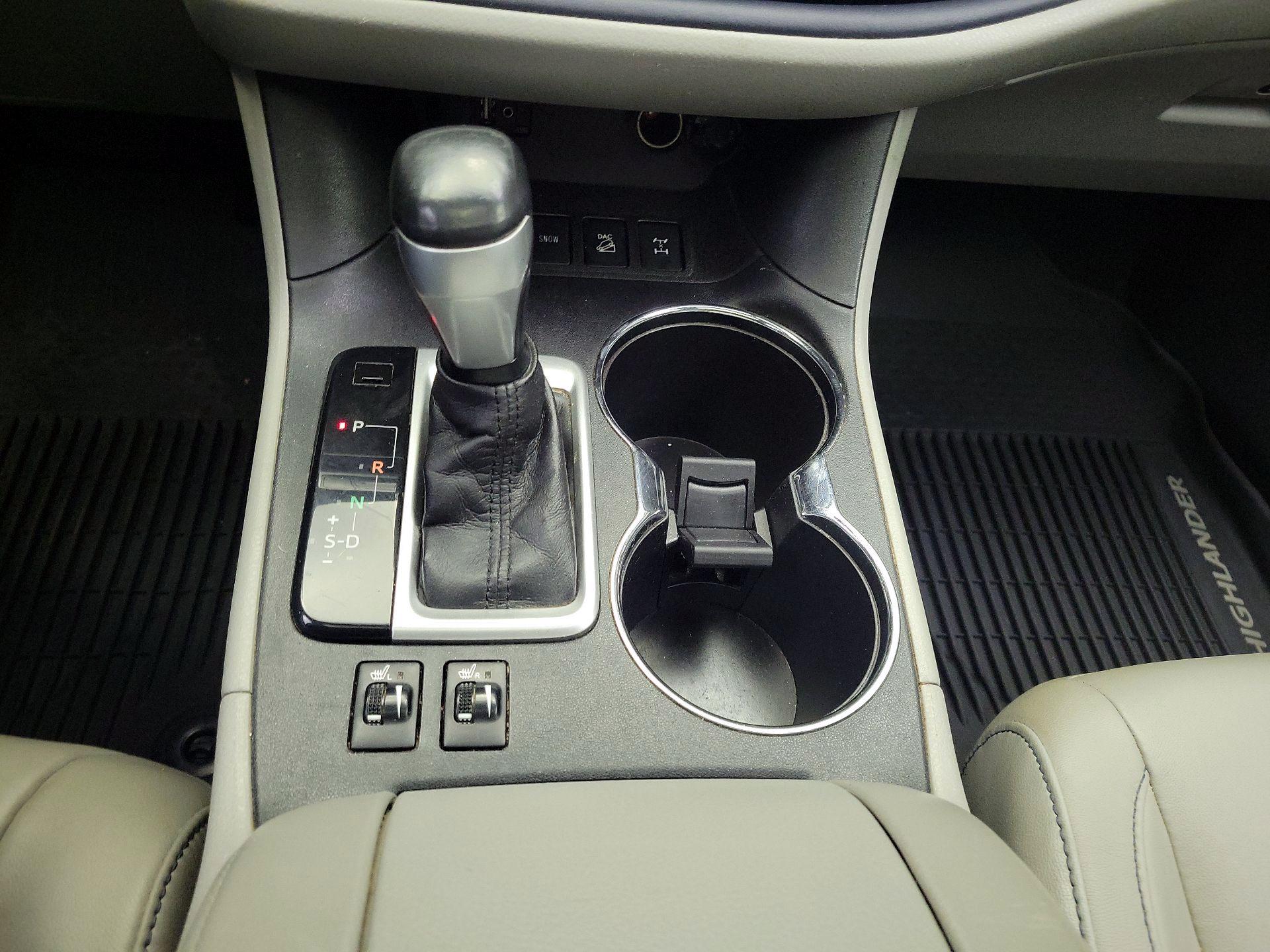 Thumbnail: 2016 Toyota Highlander - 18