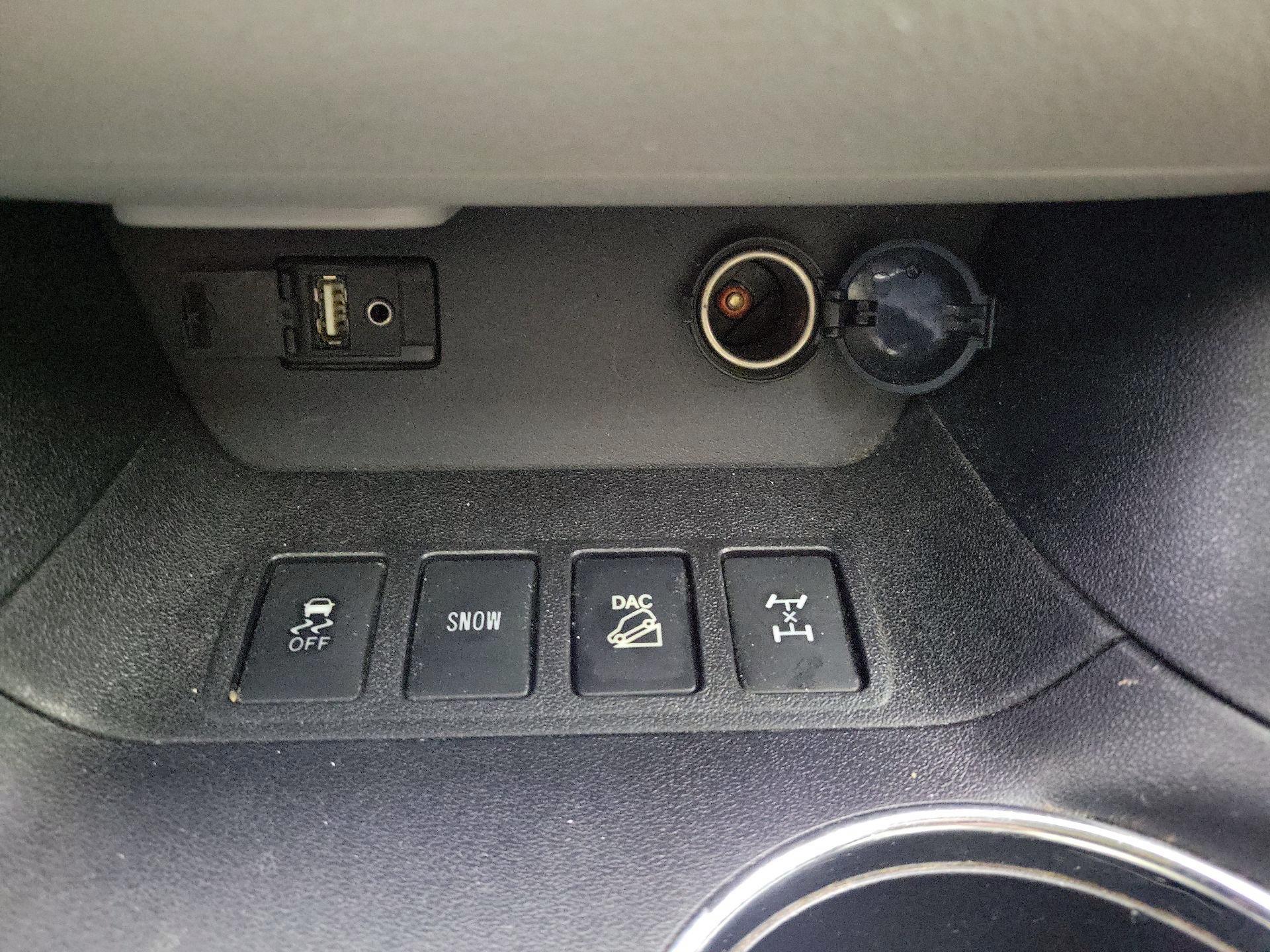 Thumbnail: 2016 Toyota Highlander - 19