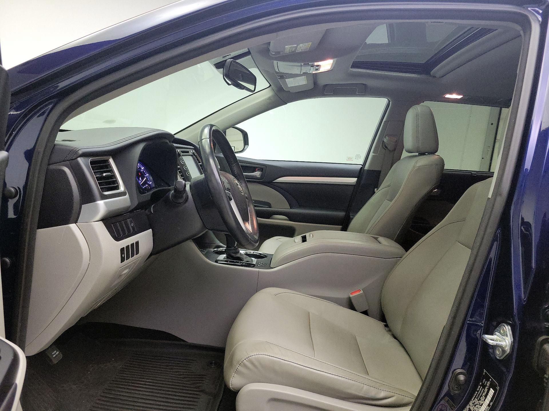 Thumbnail: 2016 Toyota Highlander - 20