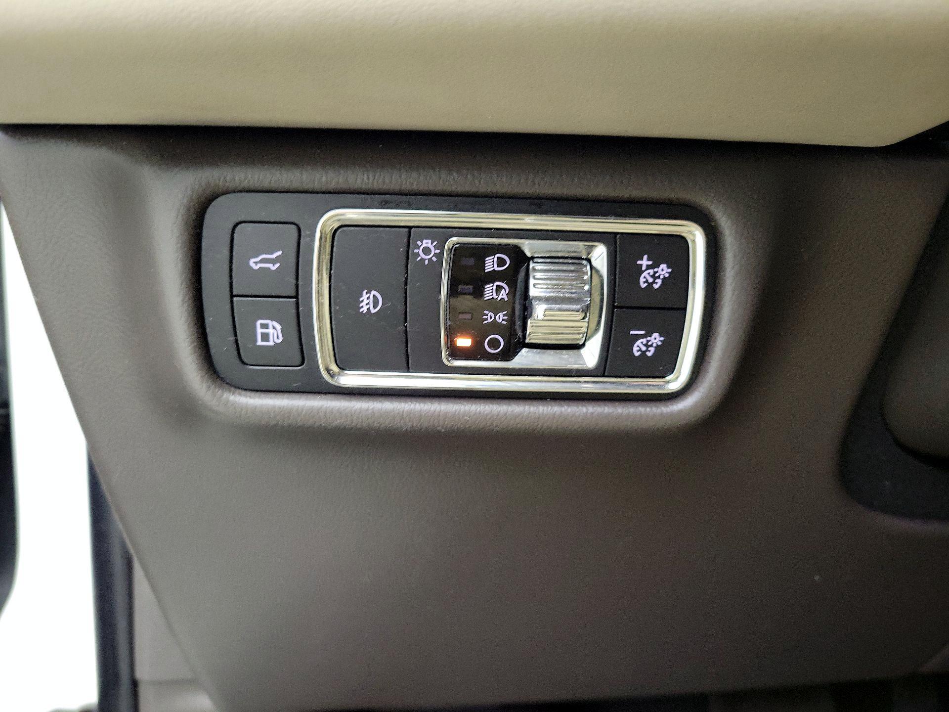 Thumbnail: 2020 Lincoln Aviator - 13