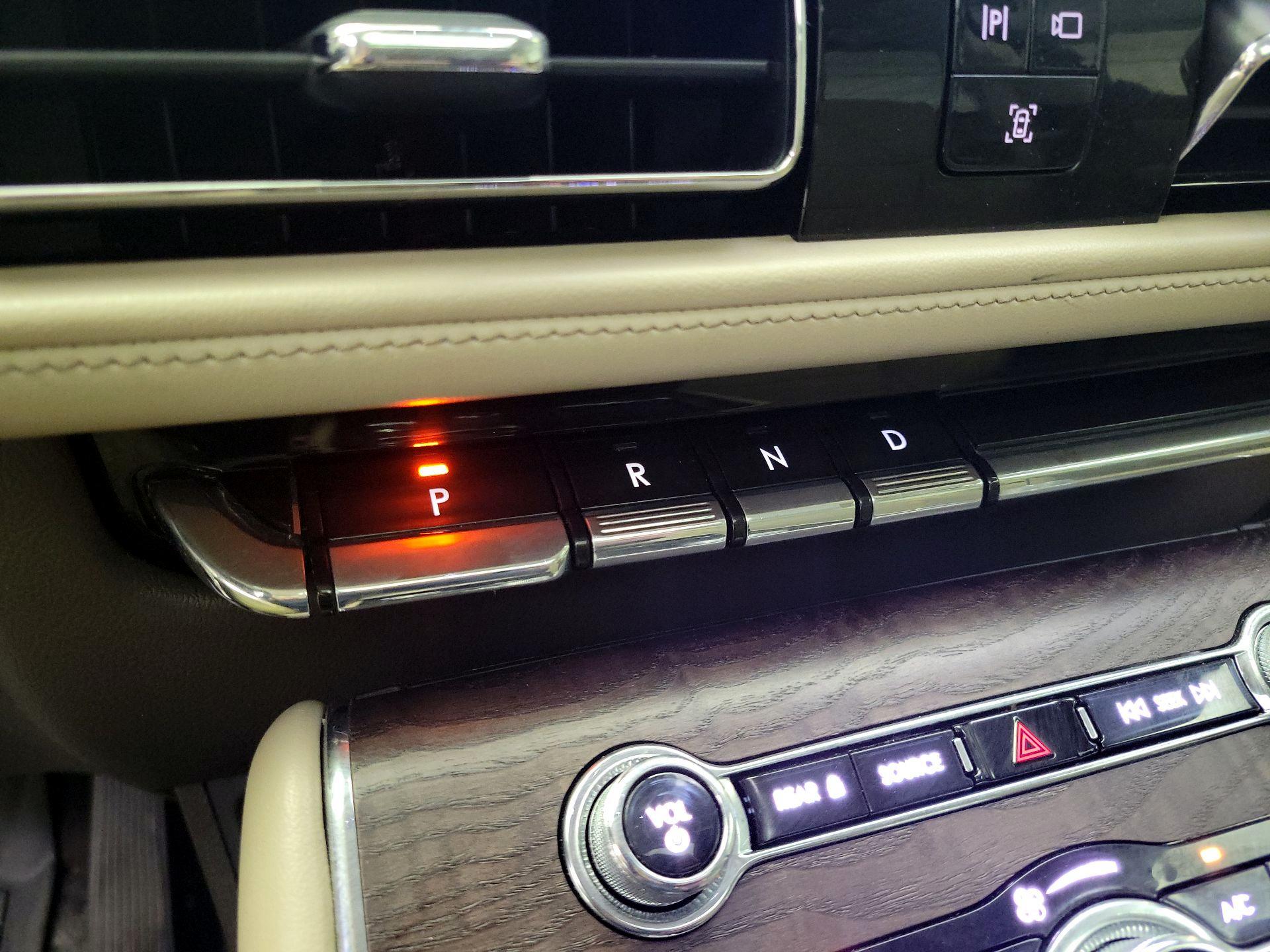 Thumbnail: 2020 Lincoln Aviator - 18