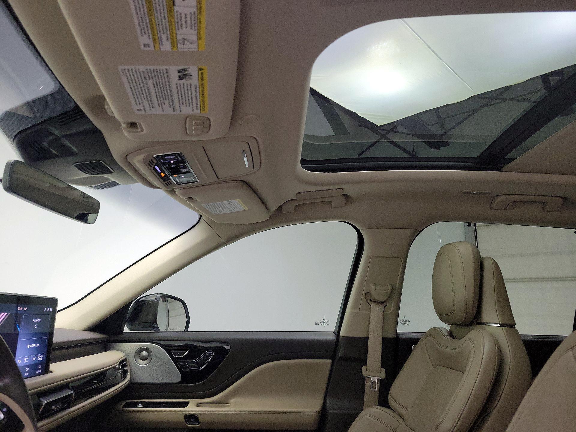 Thumbnail: 2020 Lincoln Aviator - 19