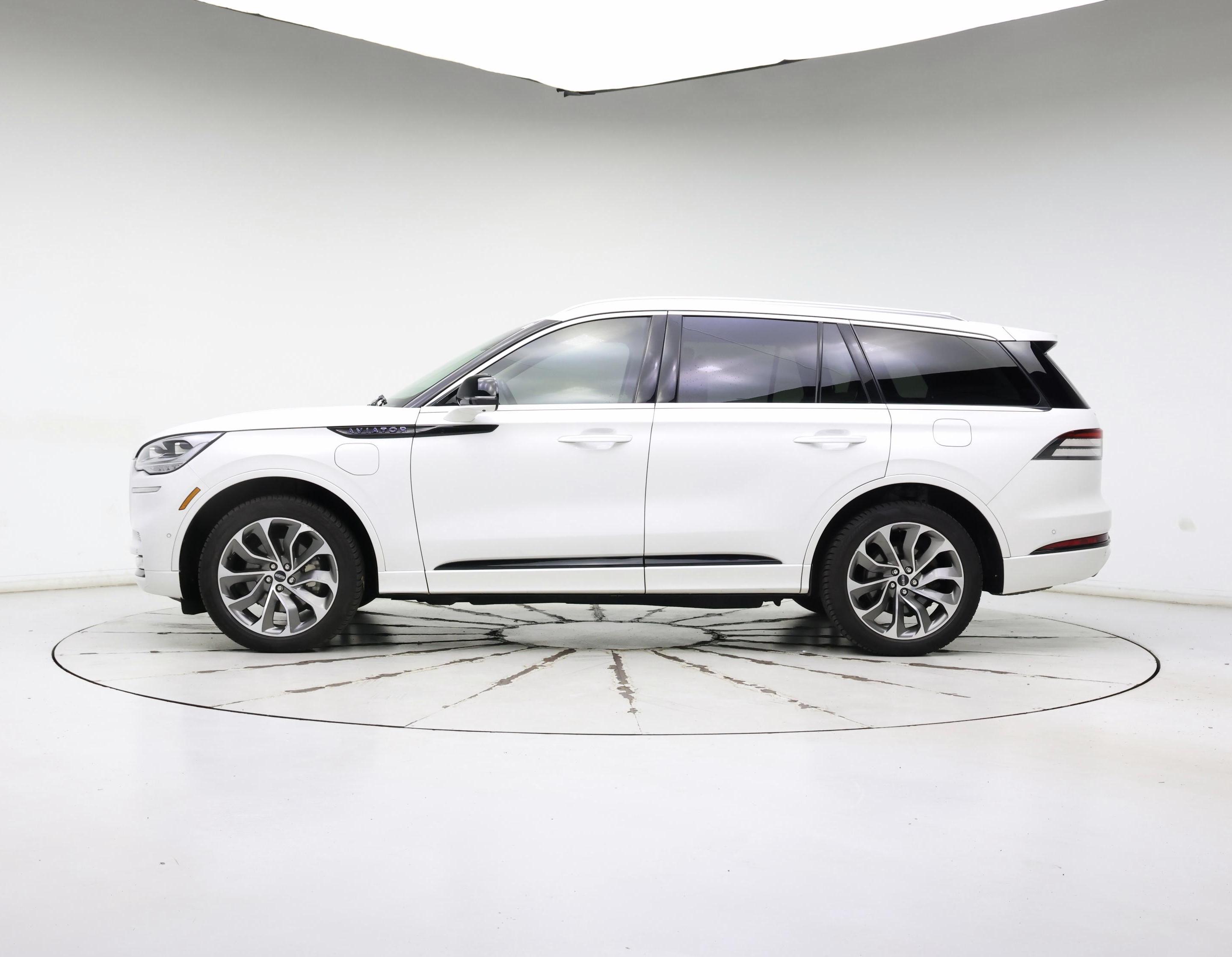 Thumbnail: 2020 Lincoln Aviator - 3