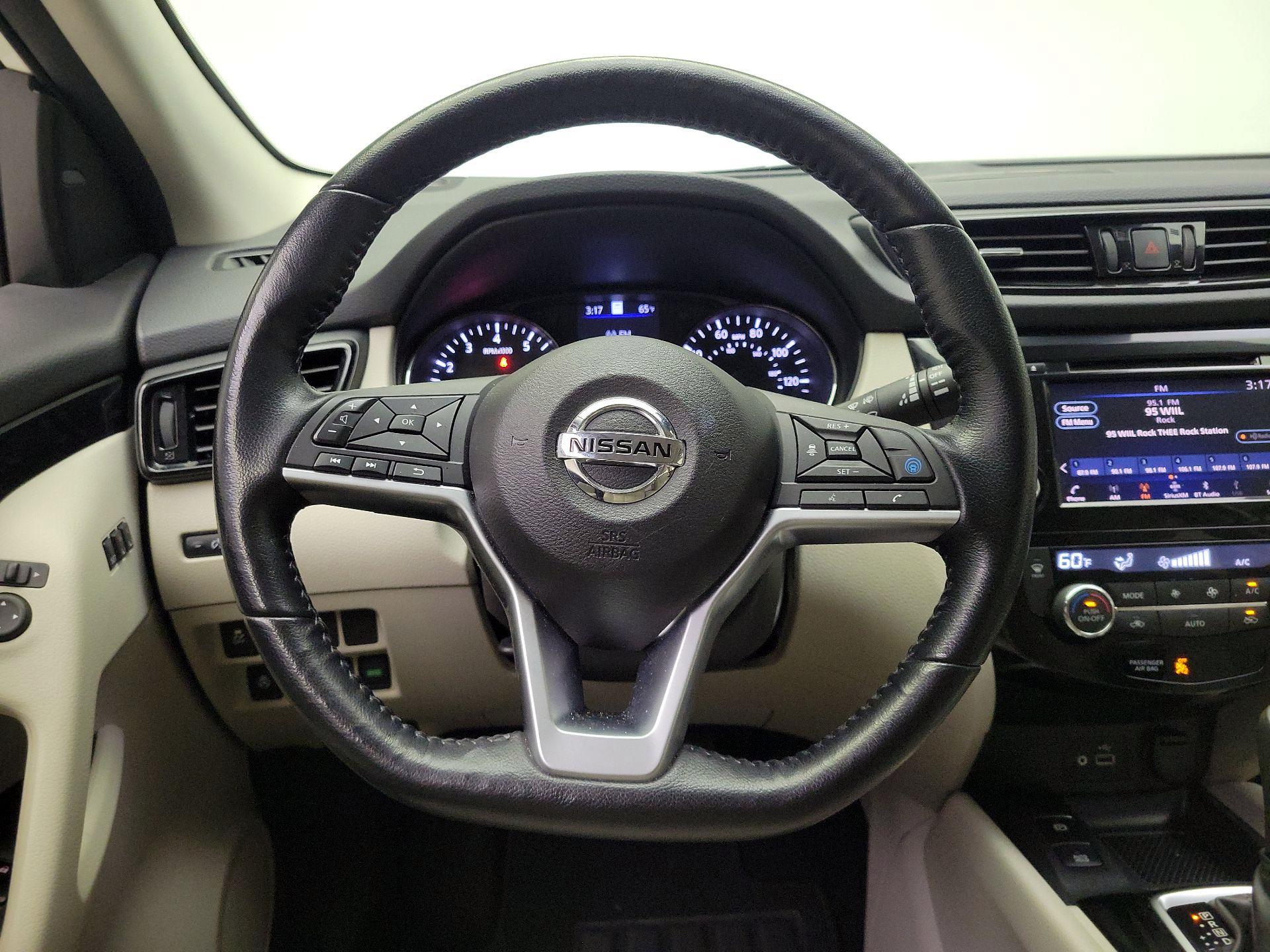 Thumbnail: 2021 Nissan Rogue Sport - 10
