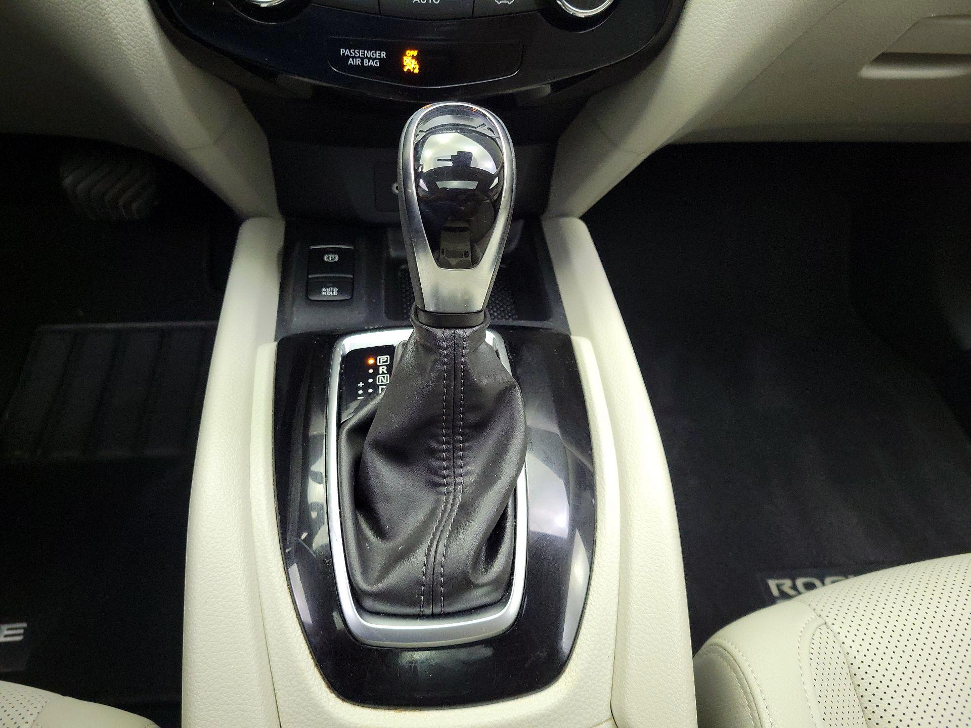 Thumbnail: 2021 Nissan Rogue Sport - 18