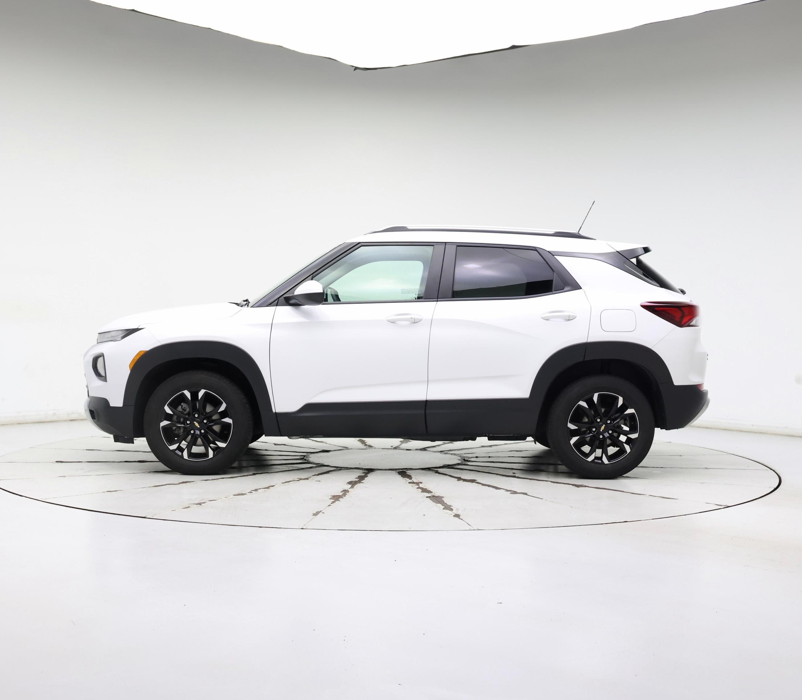 Thumbnail: 2023 Chevrolet TrailBlazer - 3
