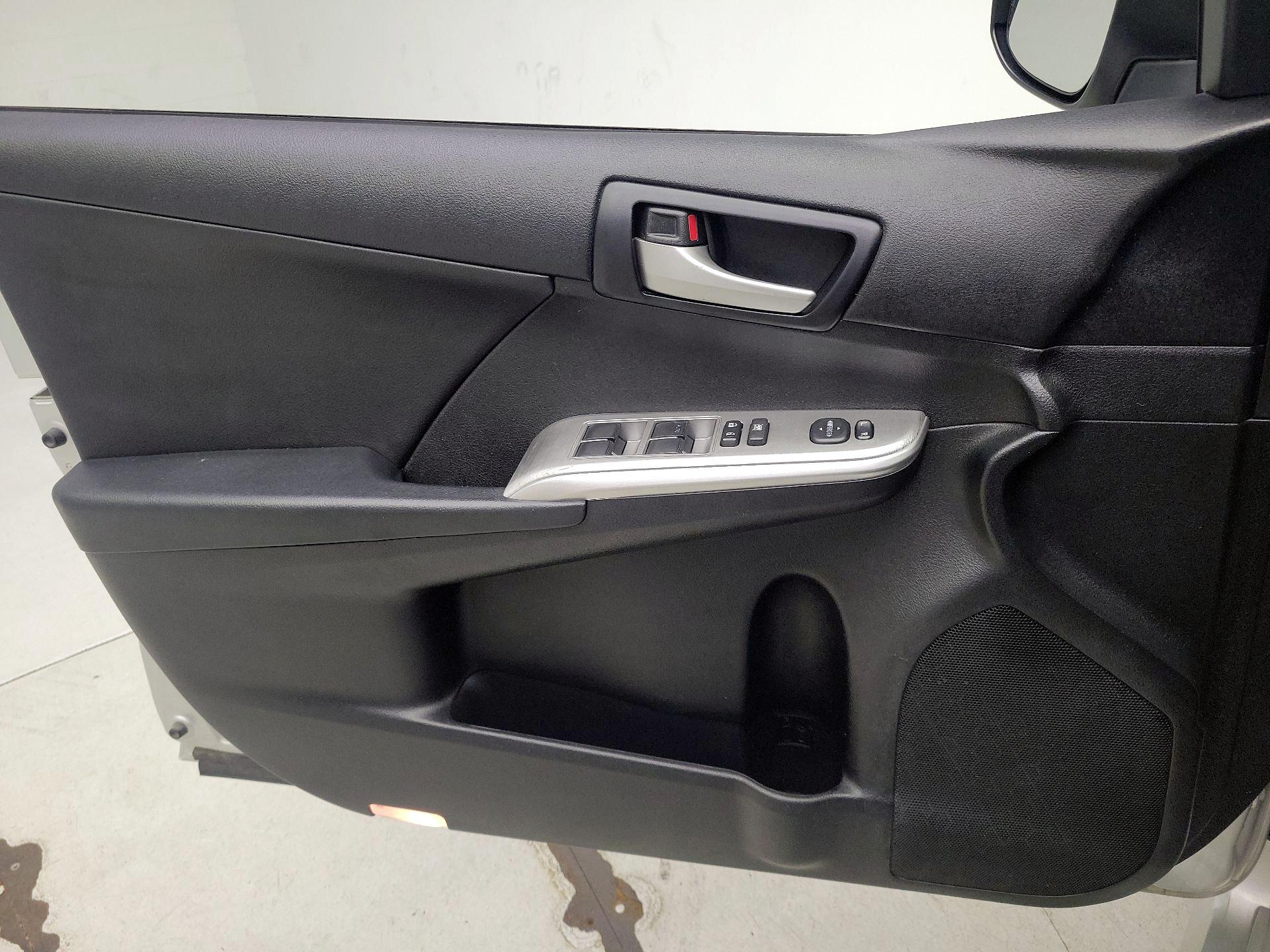 Thumbnail: 2014 Toyota Camry - 12