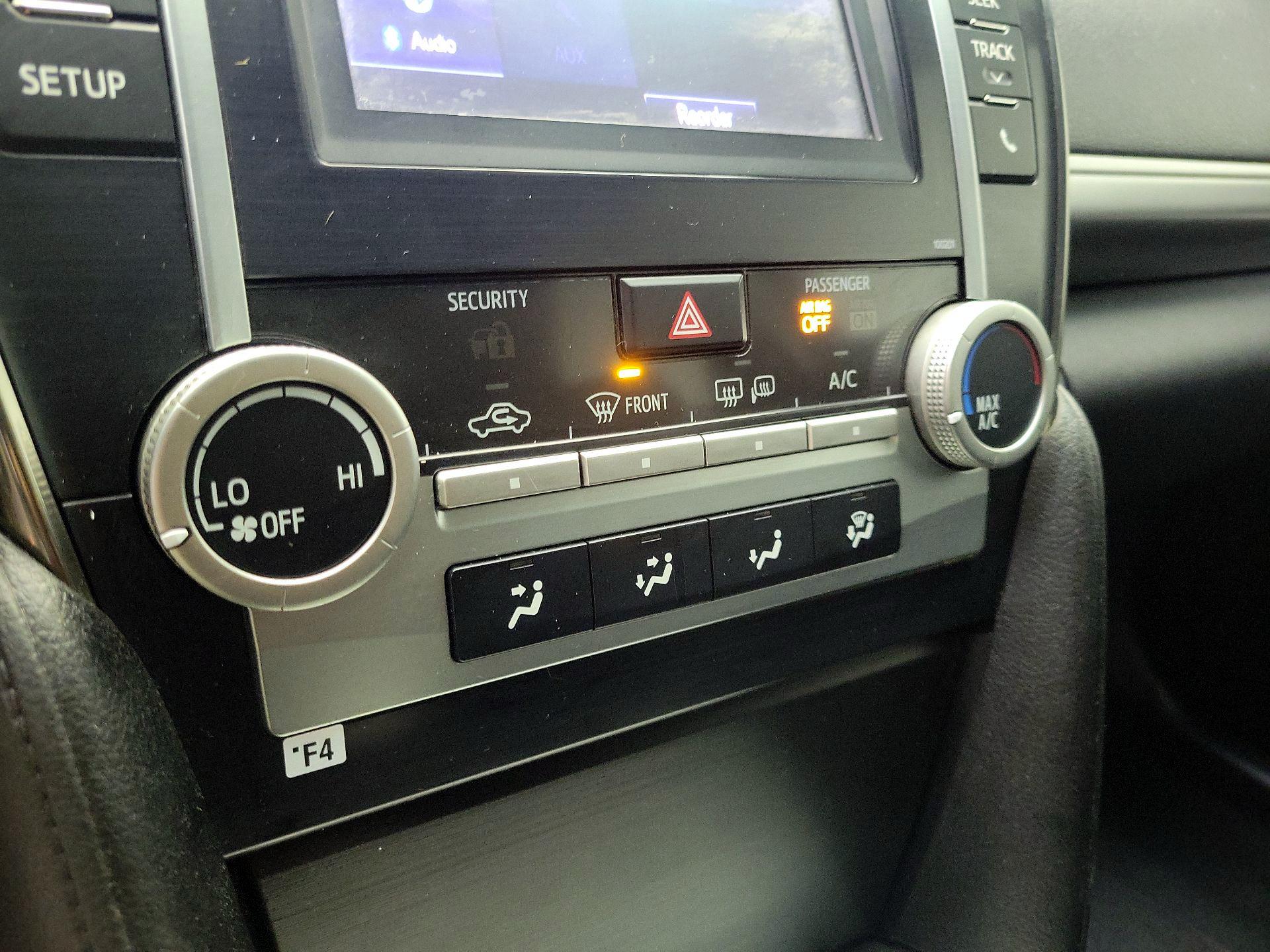 Thumbnail: 2014 Toyota Camry - 16