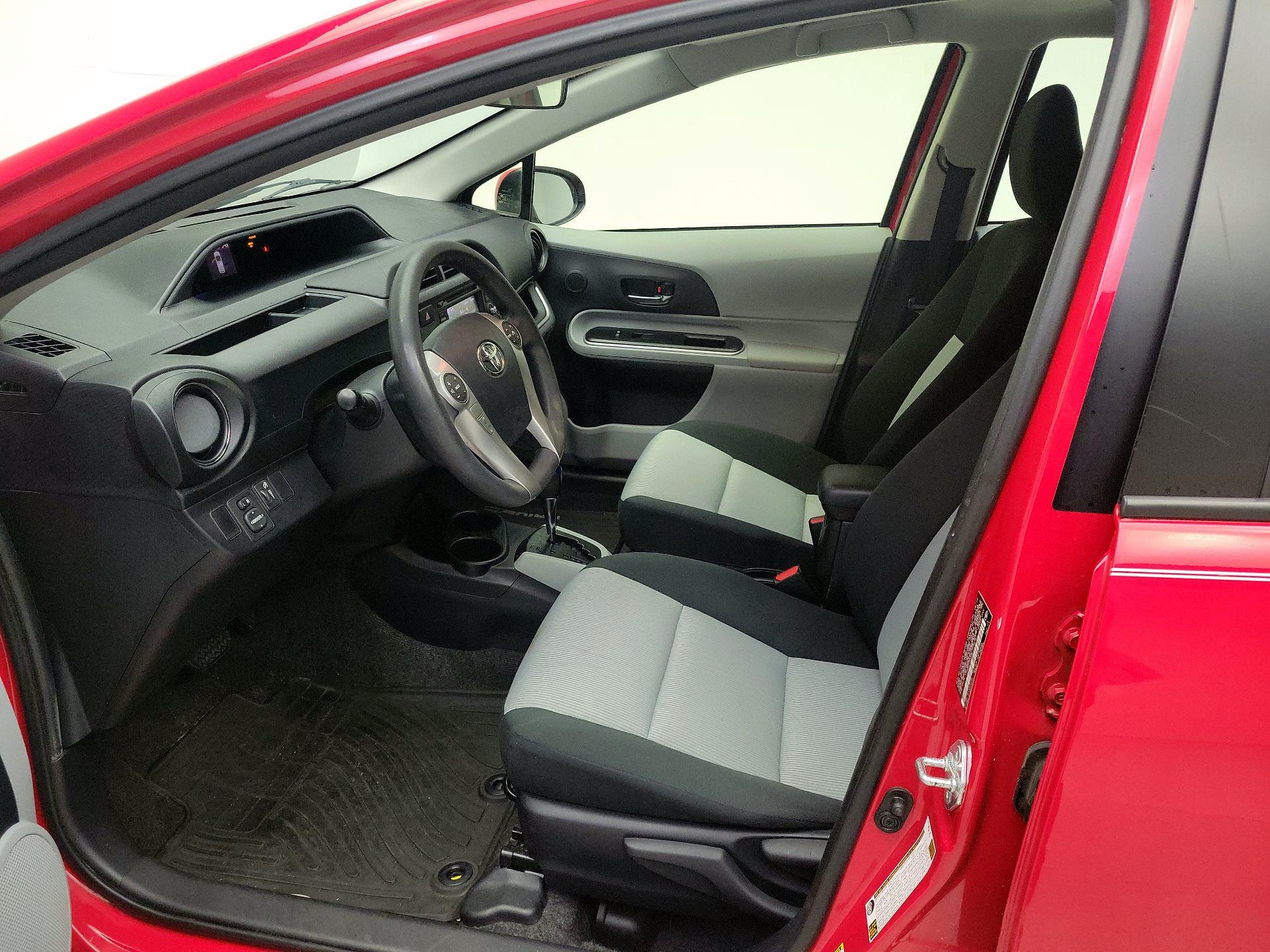 Thumbnail: 2014 Toyota Prius c - 11