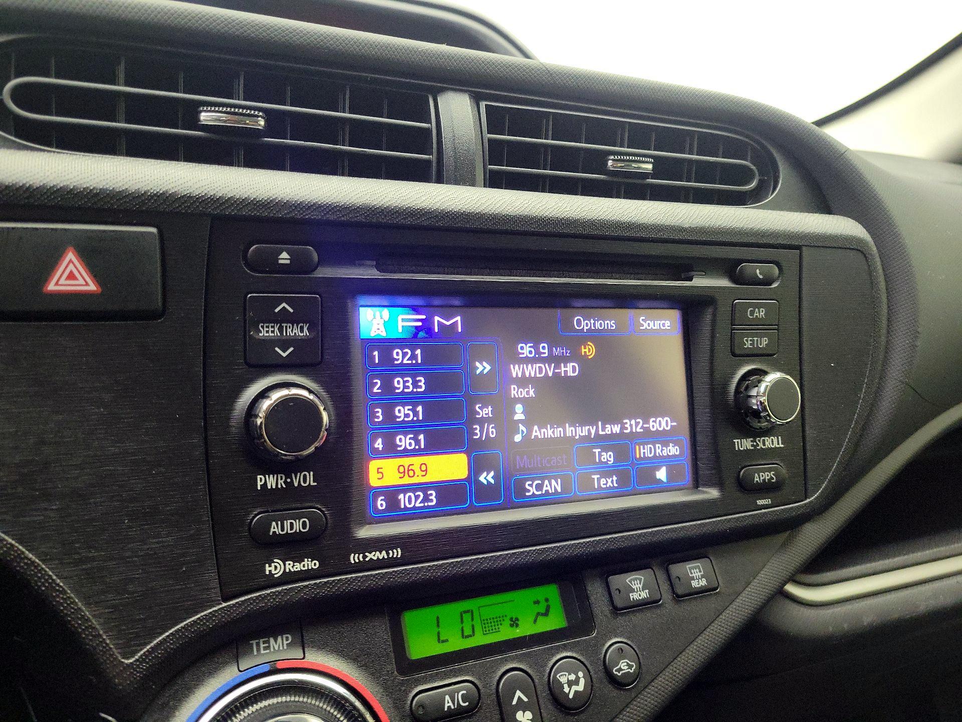 Thumbnail: 2014 Toyota Prius c - 14