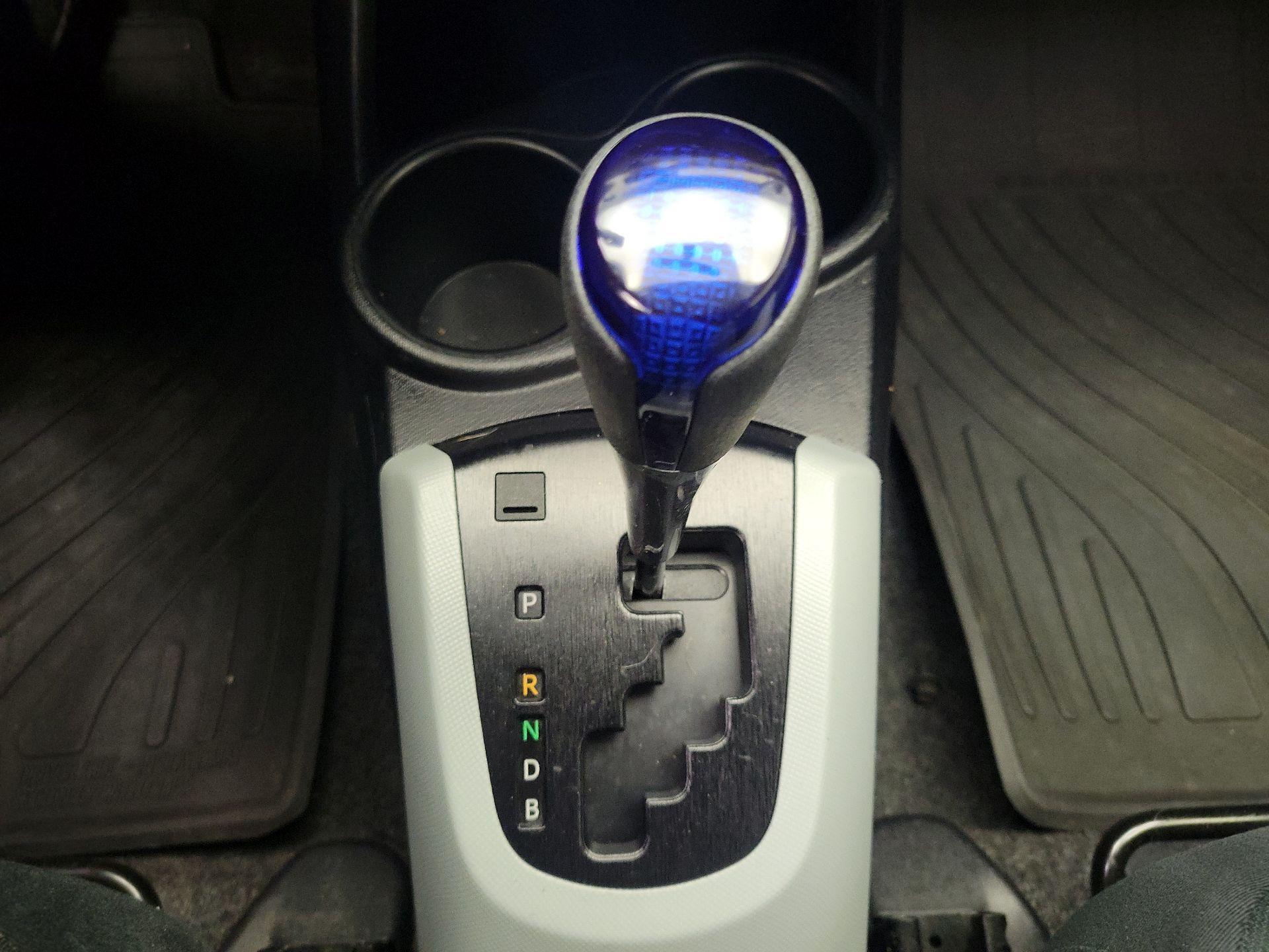 Thumbnail: 2014 Toyota Prius c - 16