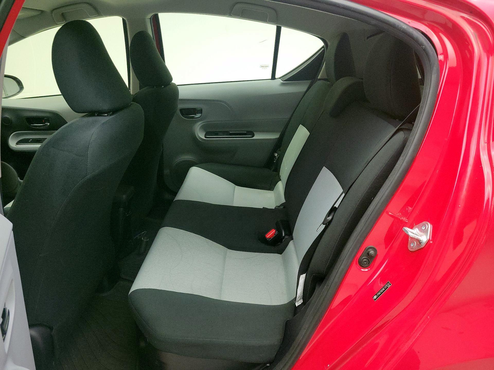 Thumbnail: 2014 Toyota Prius c - 17