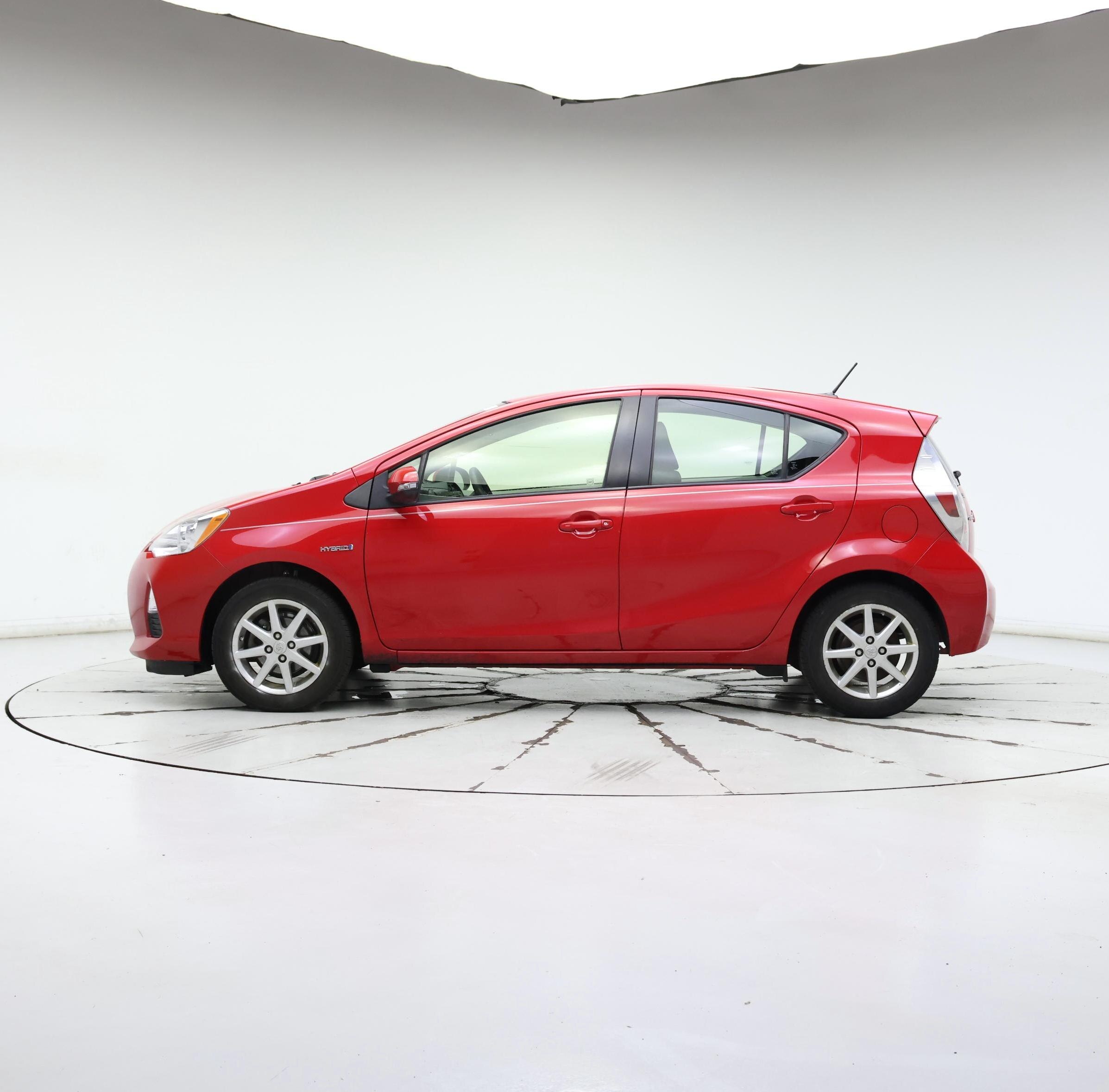 Thumbnail: 2014 Toyota Prius c - 3