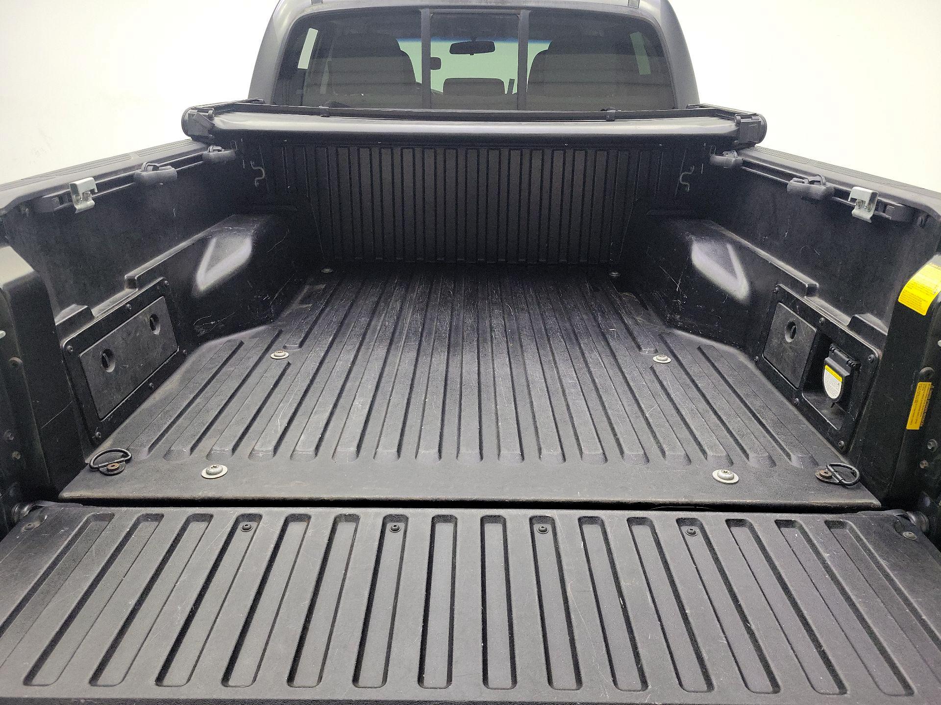 Thumbnail: 2015 Toyota Tacoma - 20