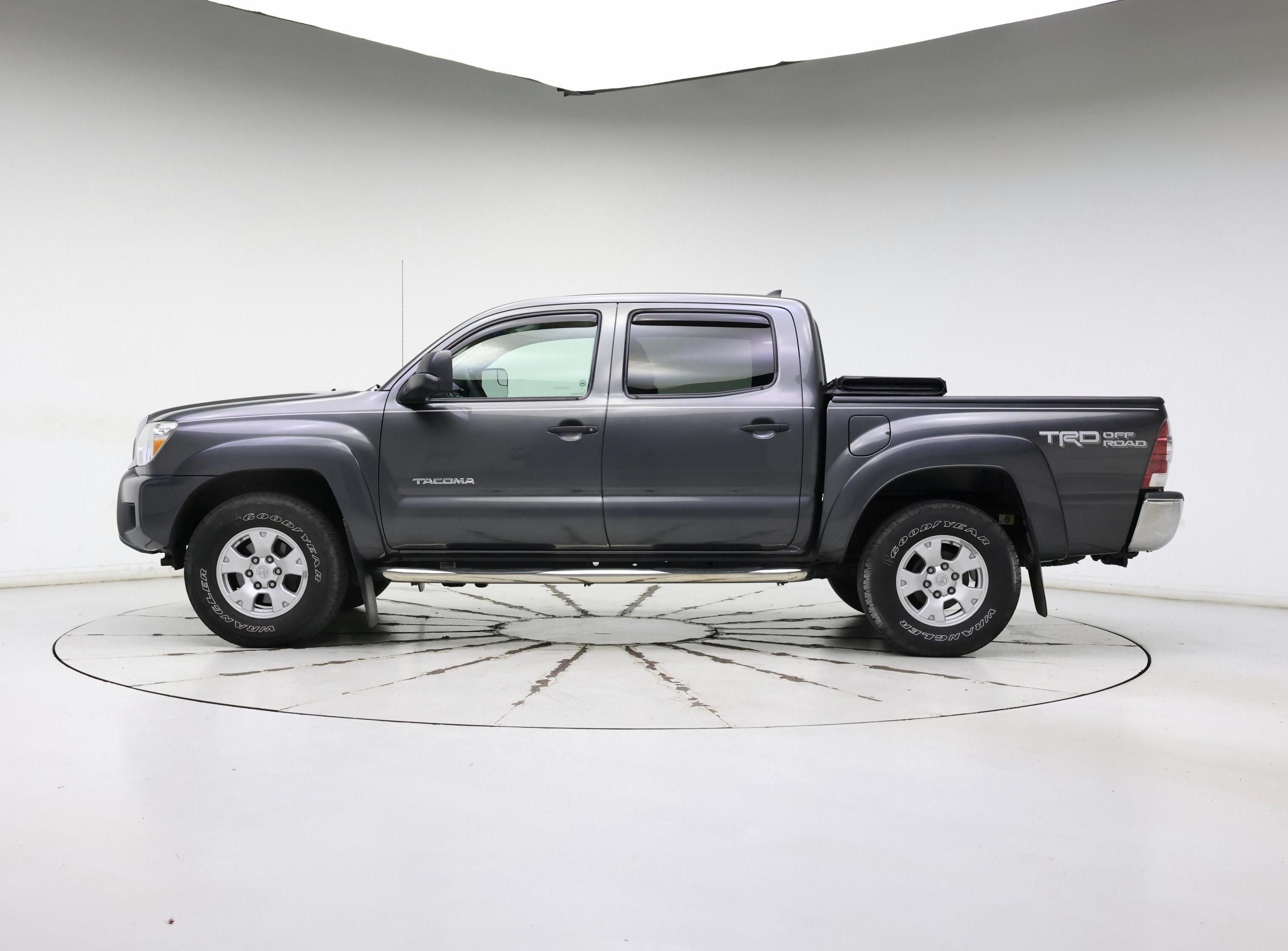 Thumbnail: 2015 Toyota Tacoma - 3