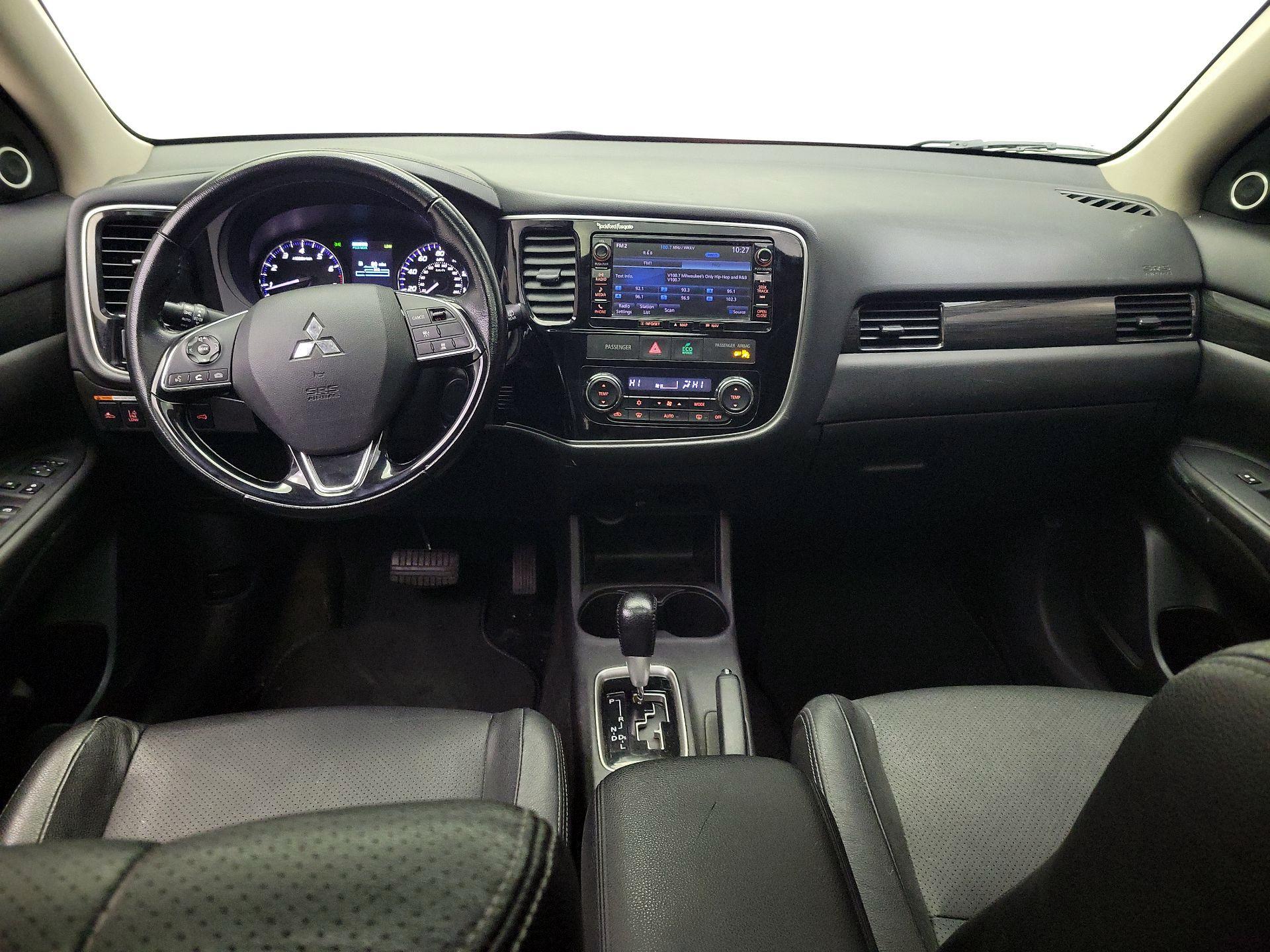 Thumbnail: 2016 Mitsubishi Outlander - 9