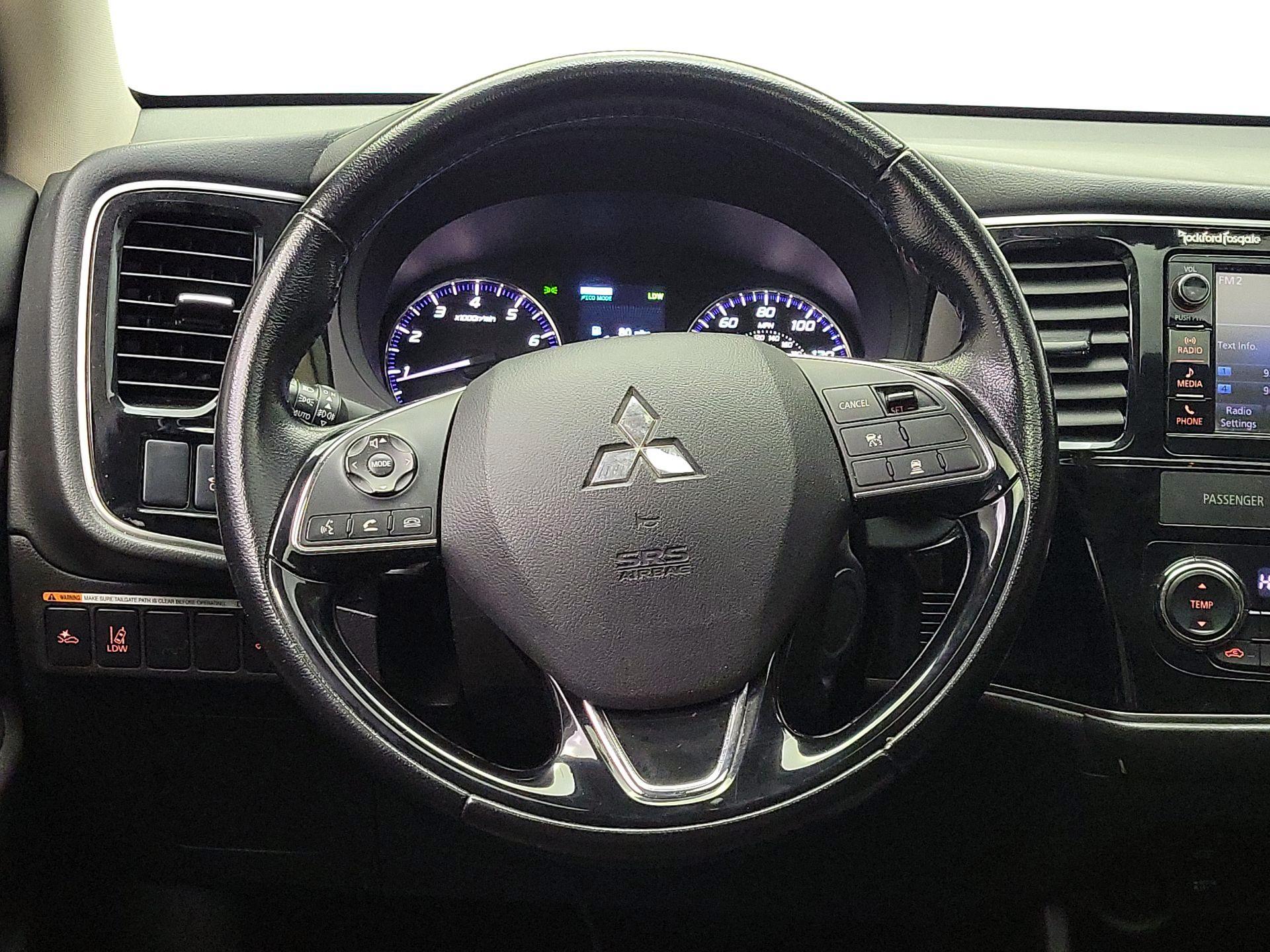 Thumbnail: 2016 Mitsubishi Outlander - 10