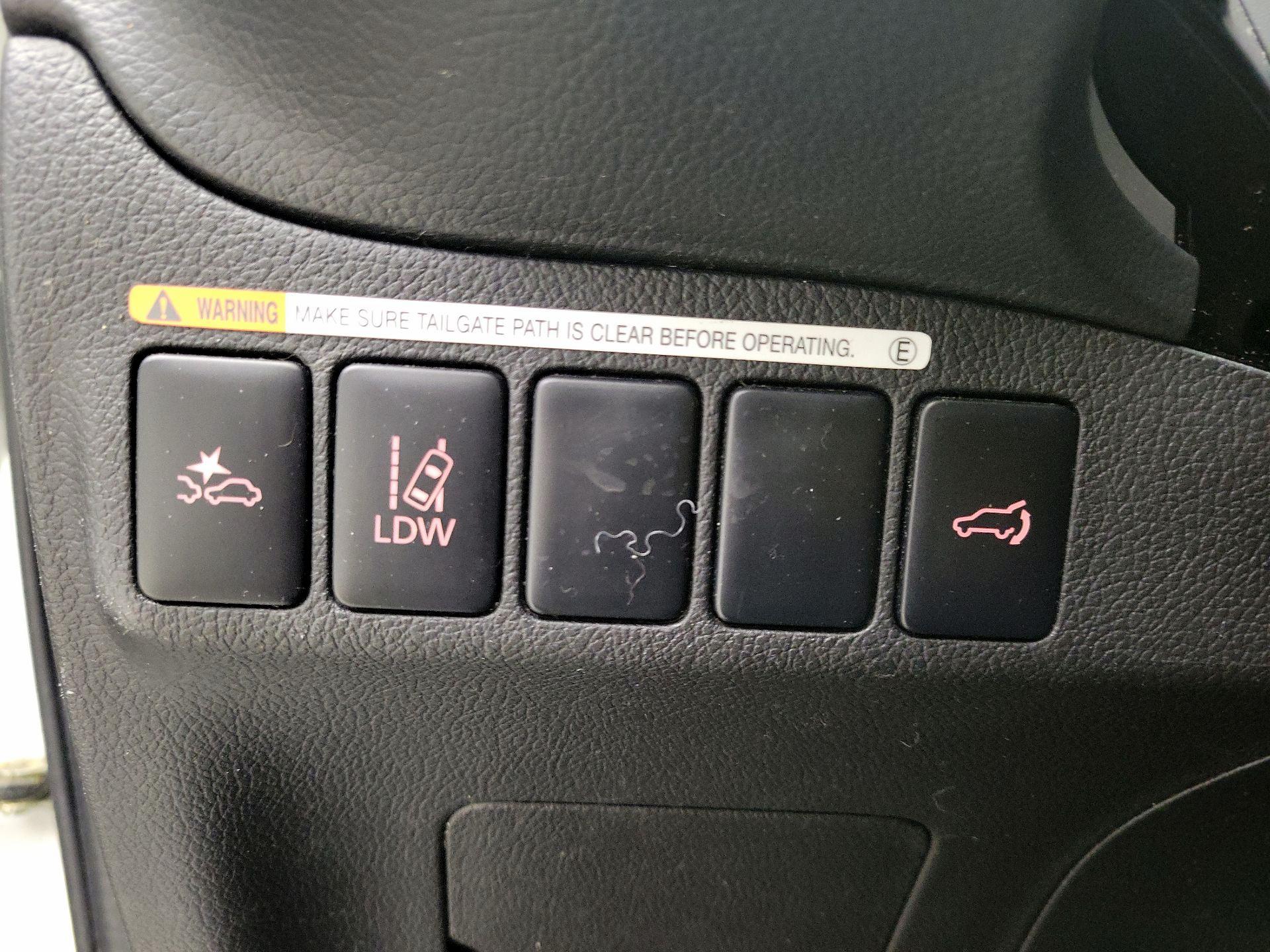 Thumbnail: 2016 Mitsubishi Outlander - 13