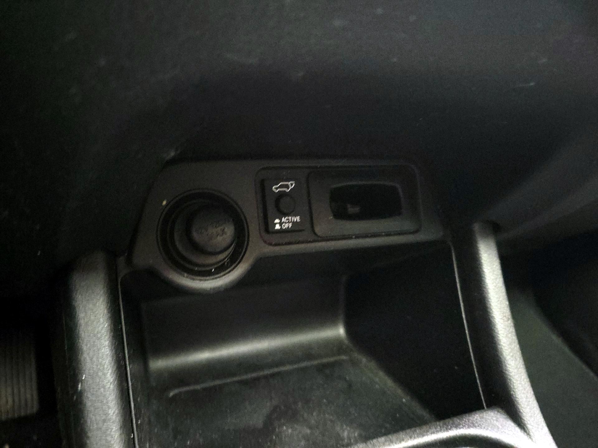 Thumbnail: 2016 Mitsubishi Outlander - 18