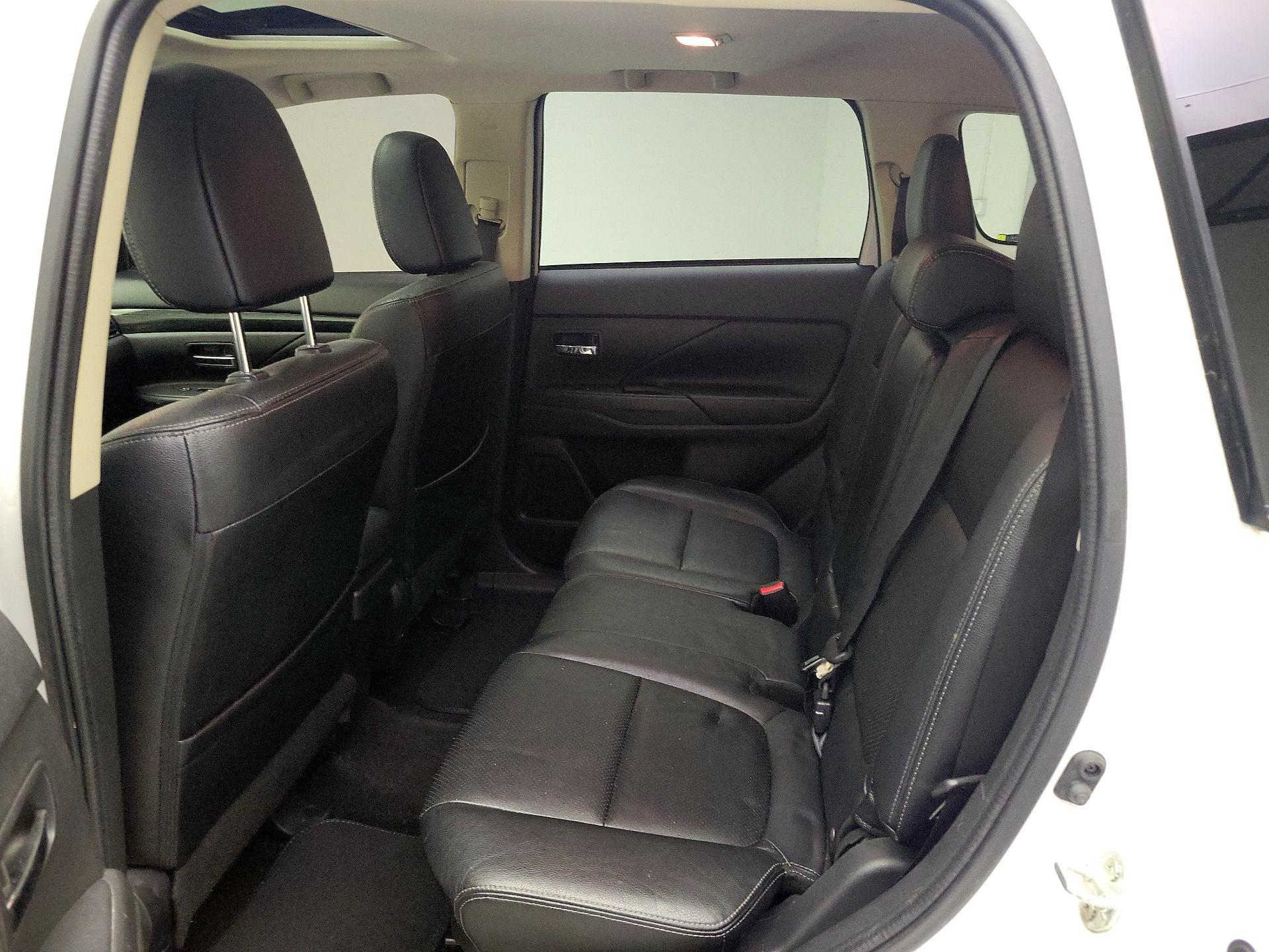 Thumbnail: 2016 Mitsubishi Outlander - 19