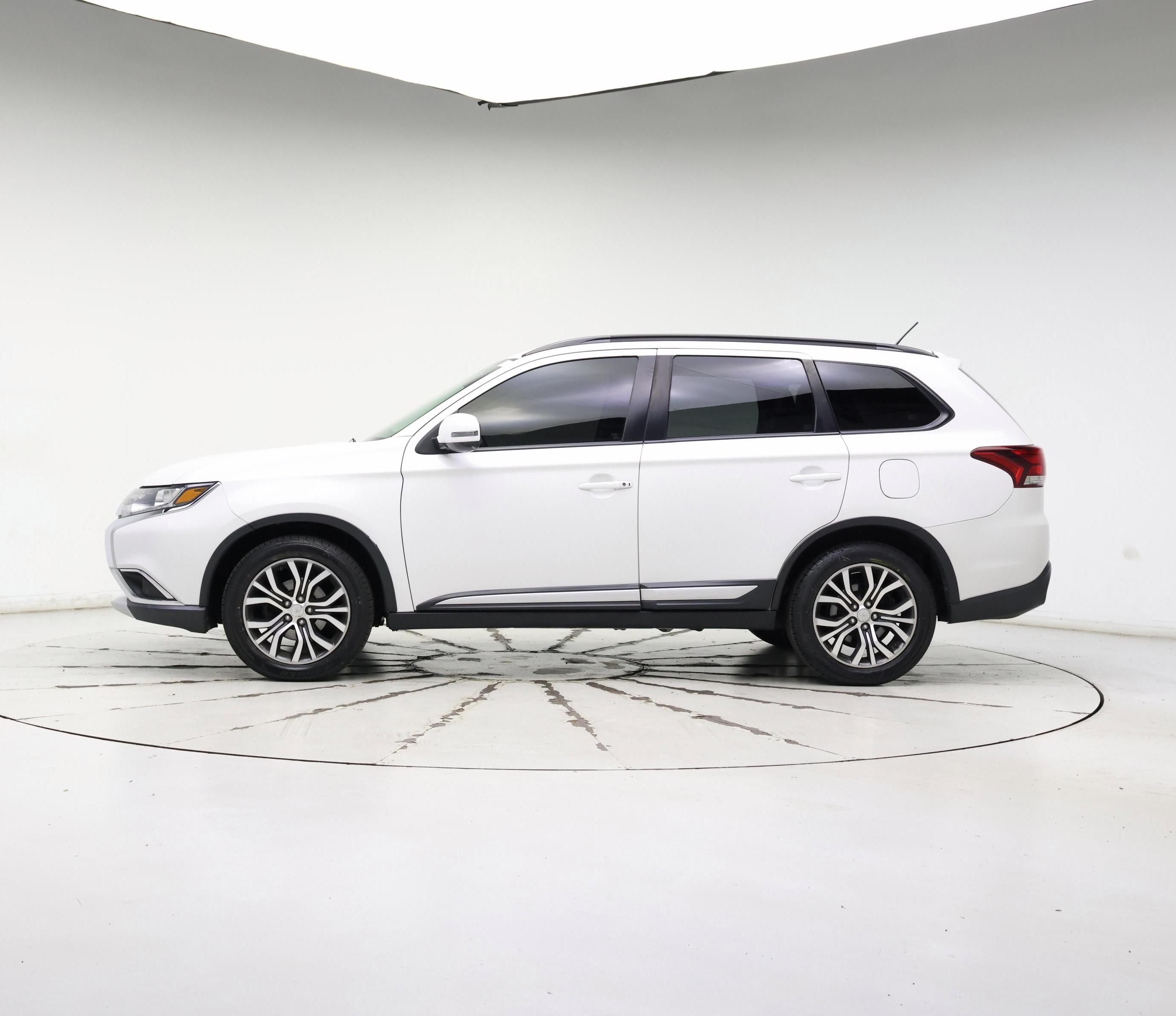 Thumbnail: 2016 Mitsubishi Outlander - 3