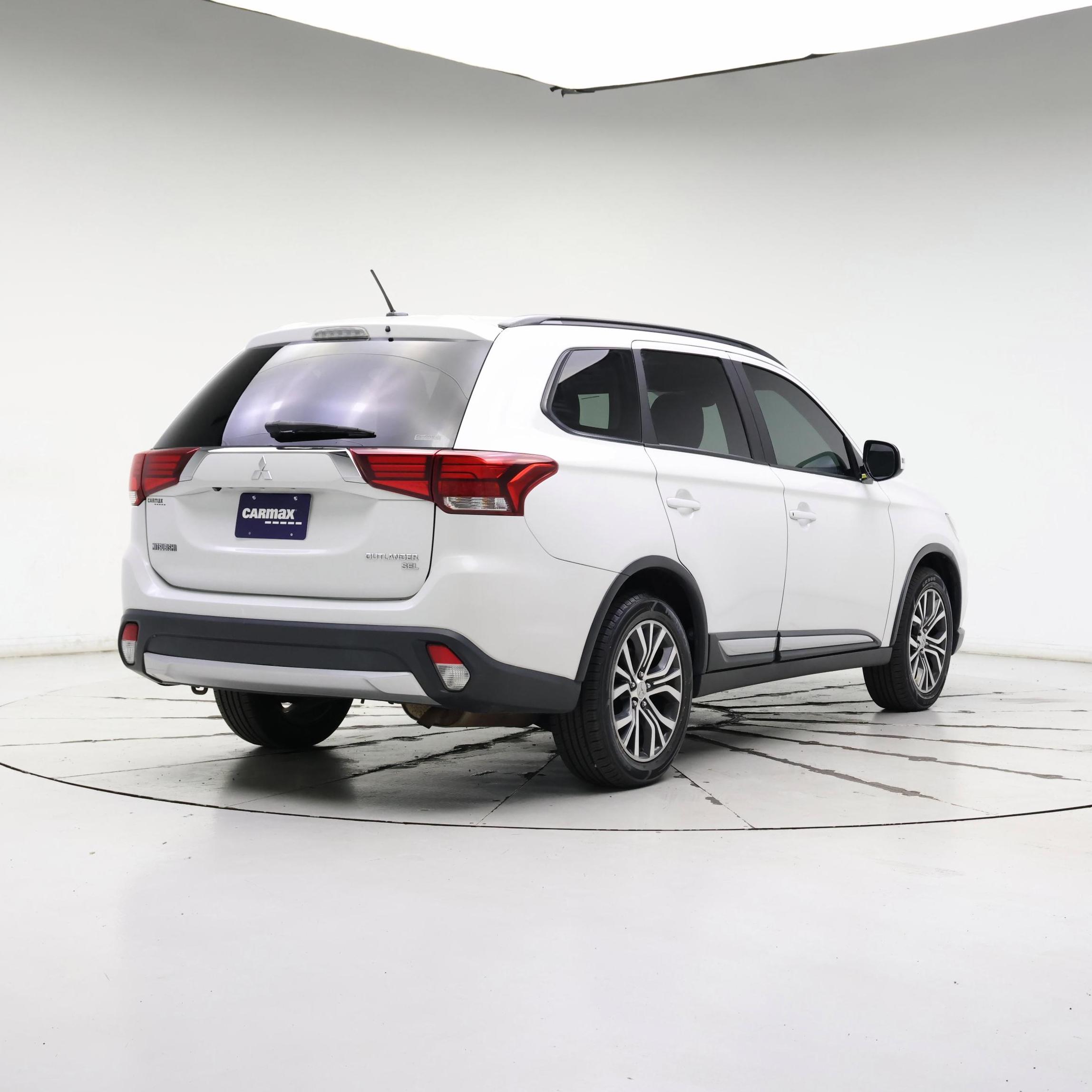 Thumbnail: 2016 Mitsubishi Outlander - 8