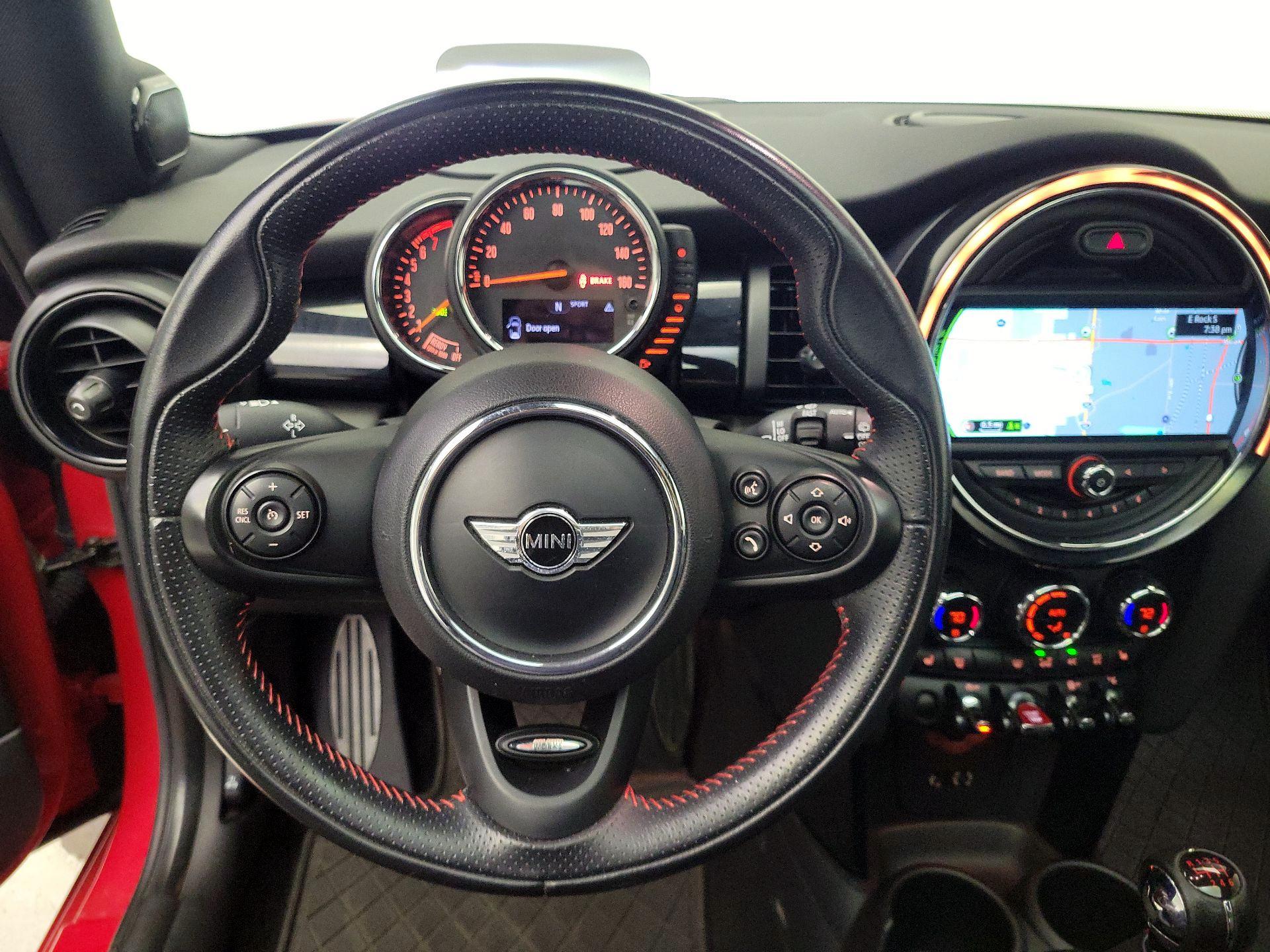 Thumbnail: 2016 MINI Cooper Hardtop - 10