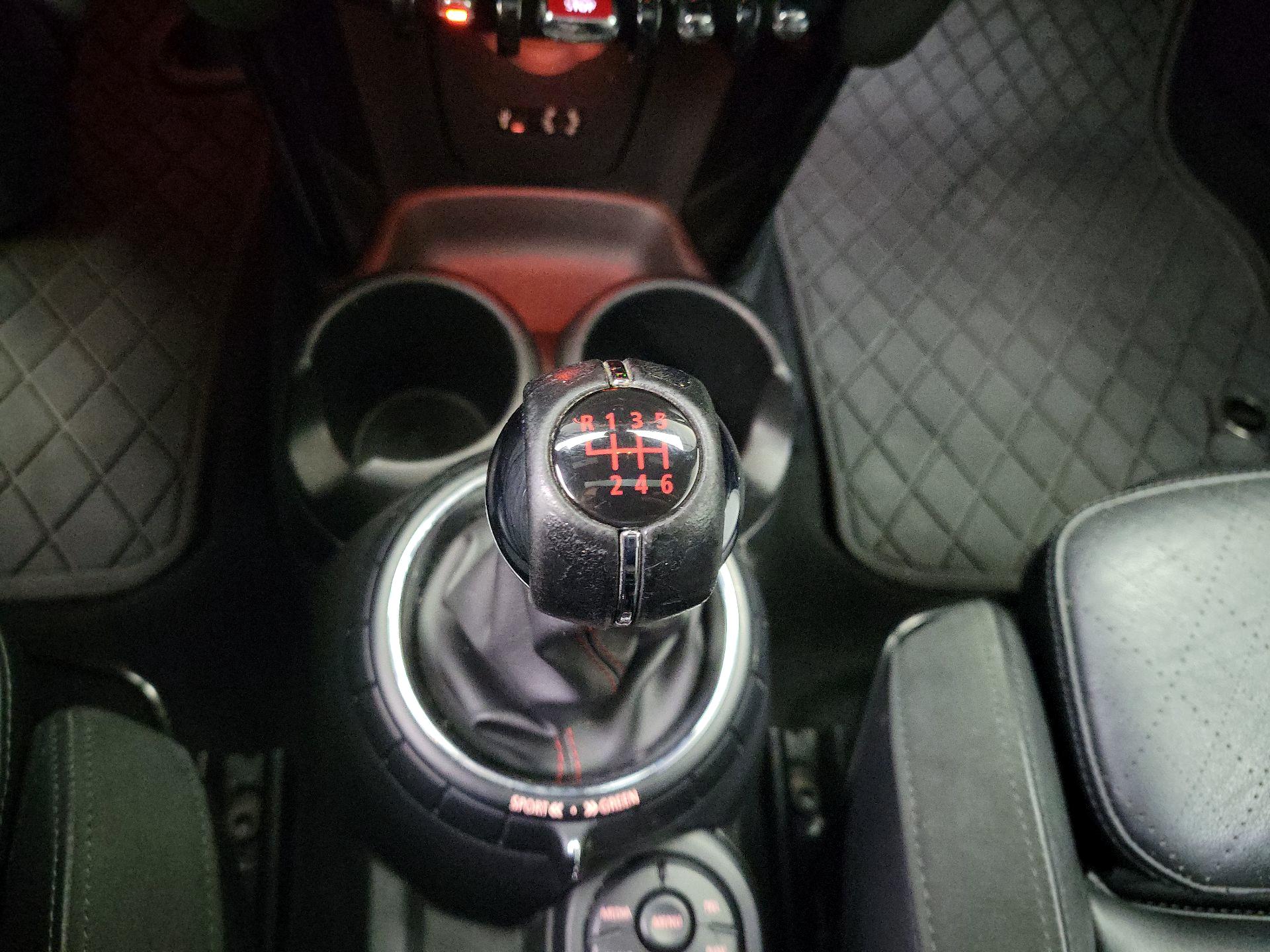 Thumbnail: 2016 MINI Cooper Hardtop - 17