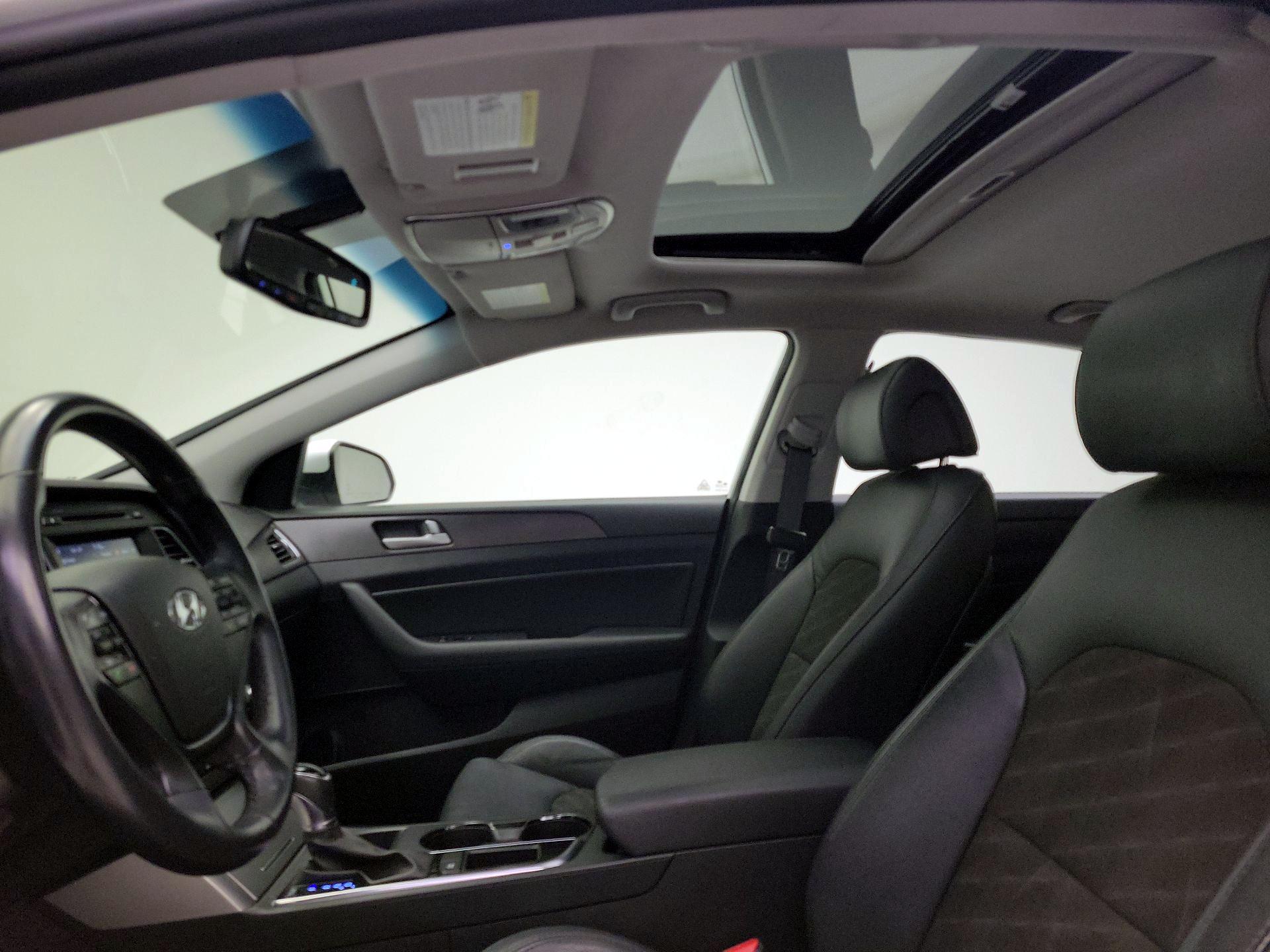 Thumbnail: 2017 Hyundai Sonata - 18