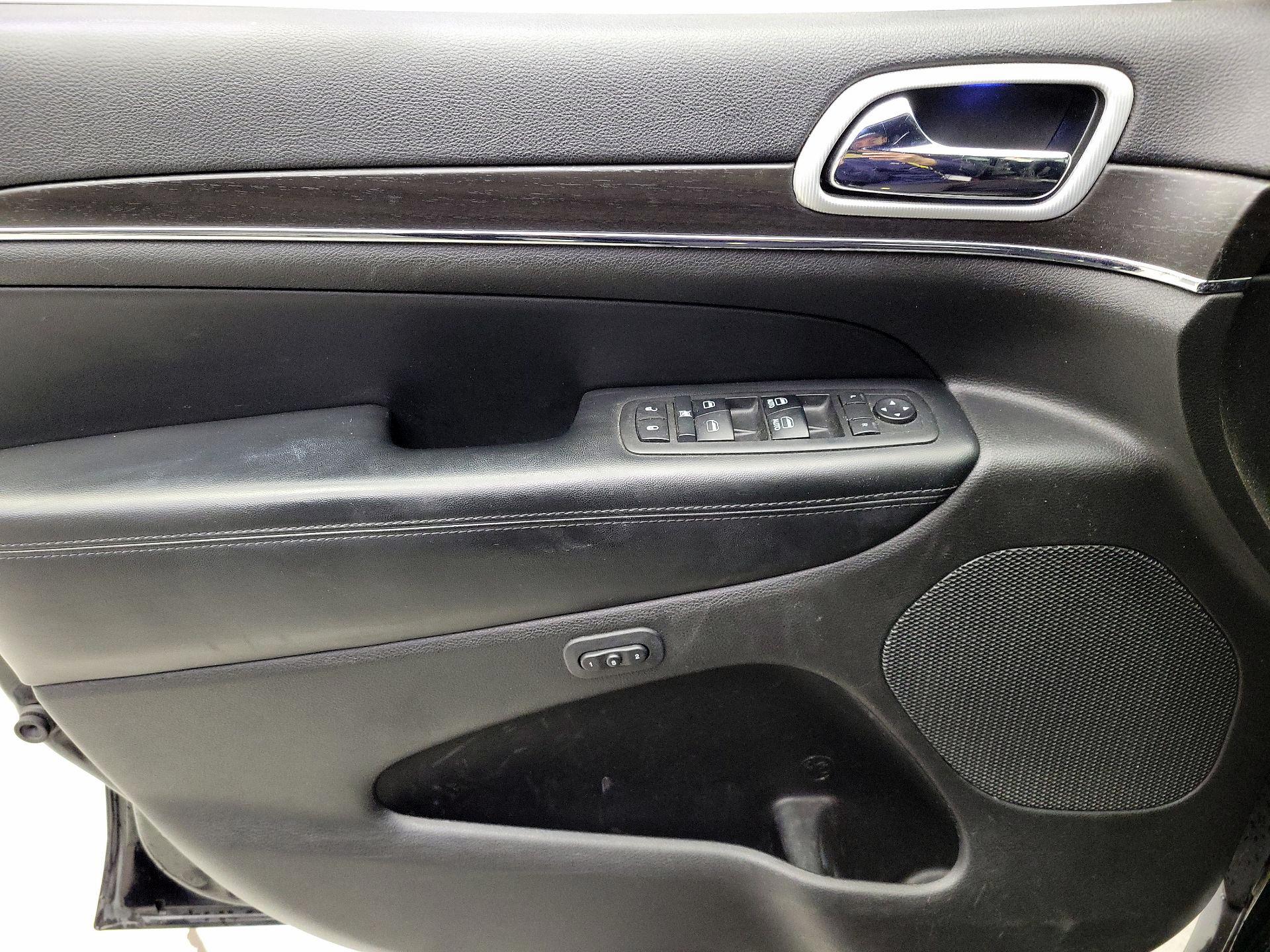 Thumbnail: 2018 Jeep Grand Cherokee - 12