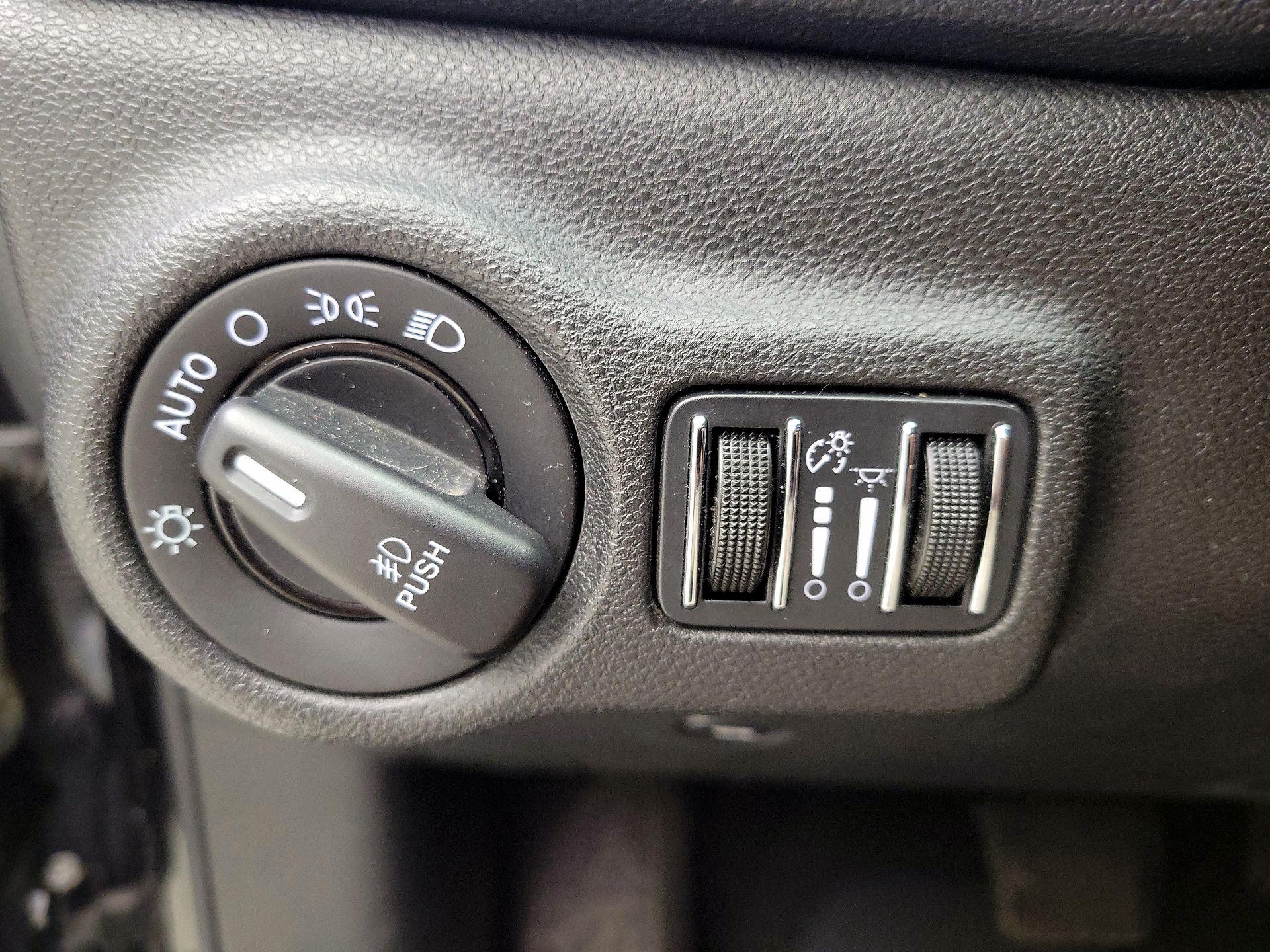 Thumbnail: 2016 Dodge Dart - 13