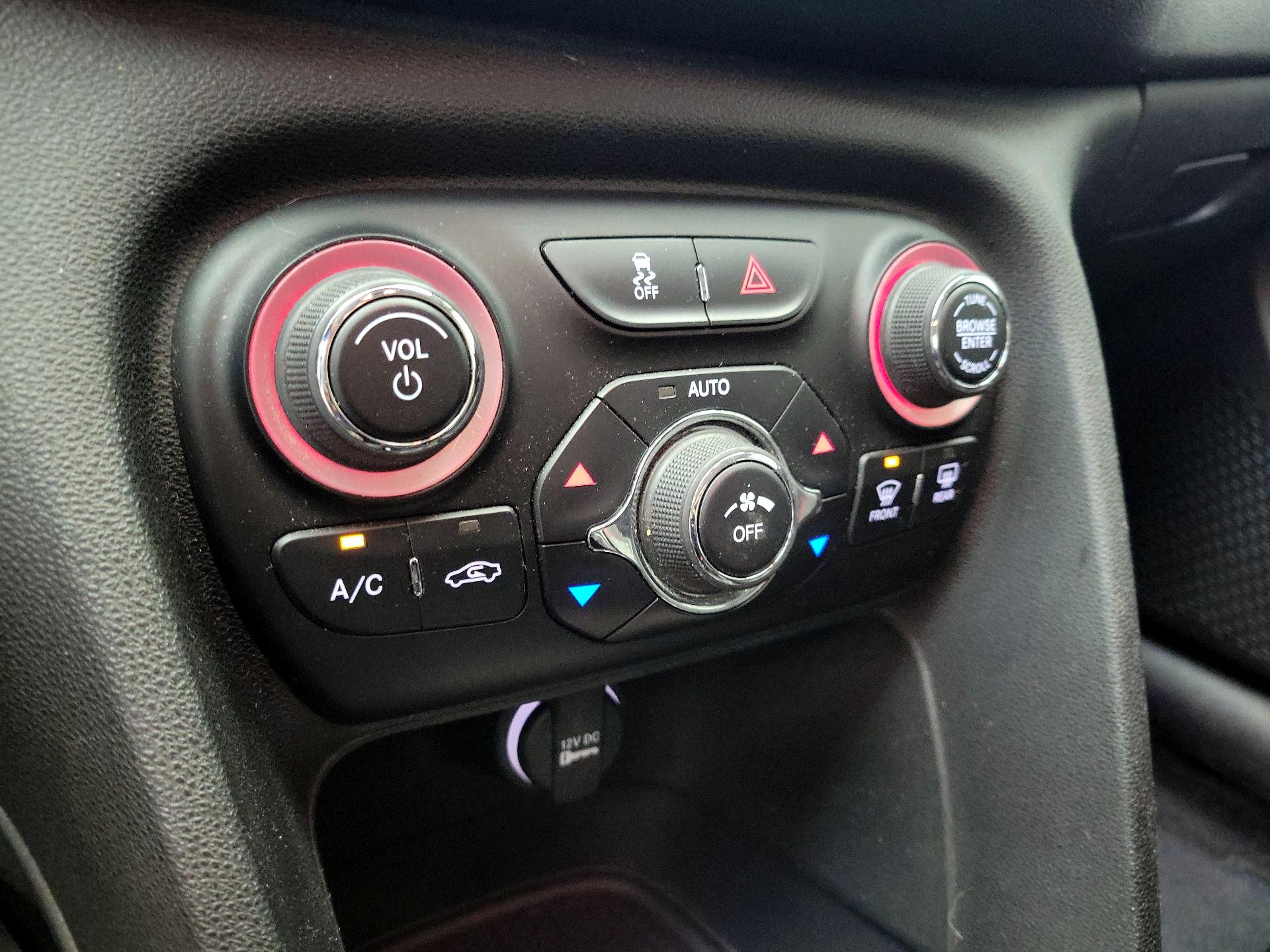 Thumbnail: 2016 Dodge Dart - 17