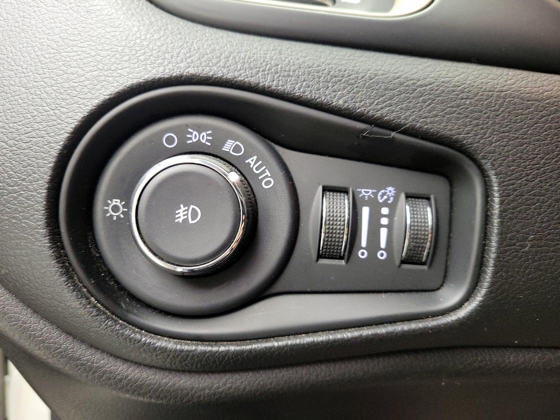 Thumbnail: 2017 Jeep Renegade - 13