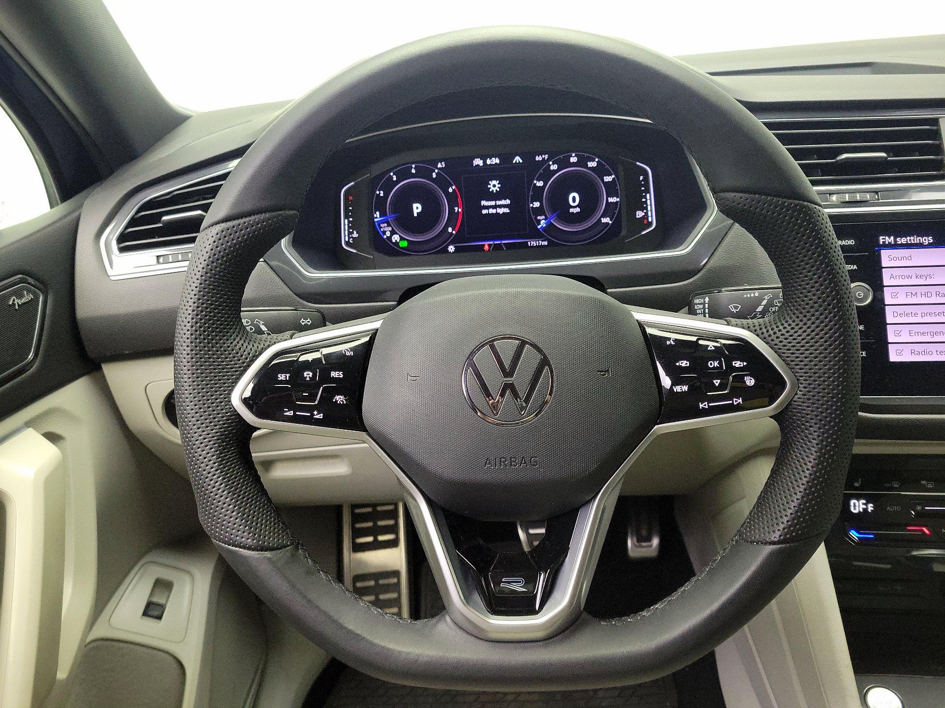 Thumbnail: 2022 Volkswagen Tiguan - 10