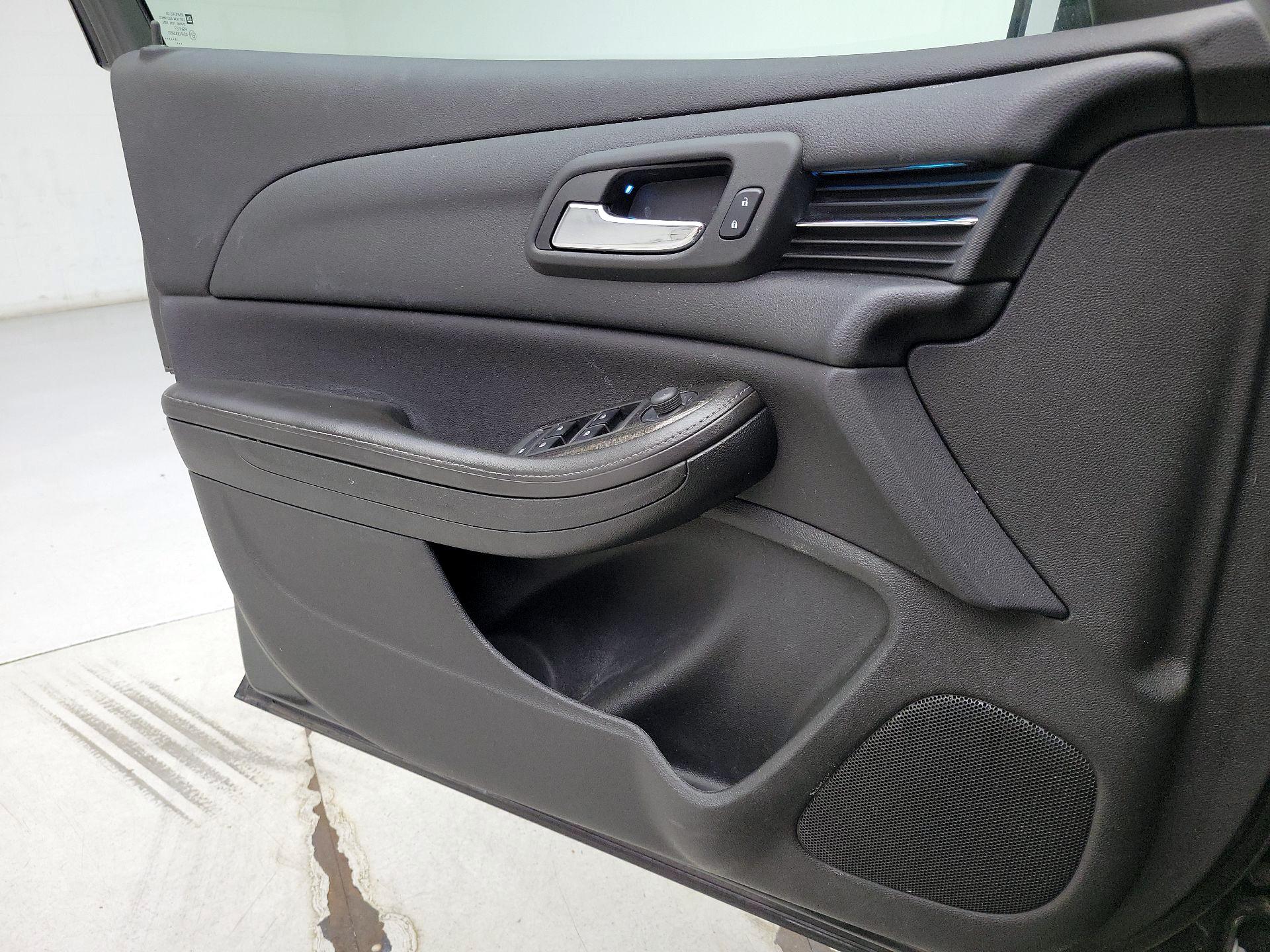 Thumbnail: 2015 Chevrolet Malibu - 12