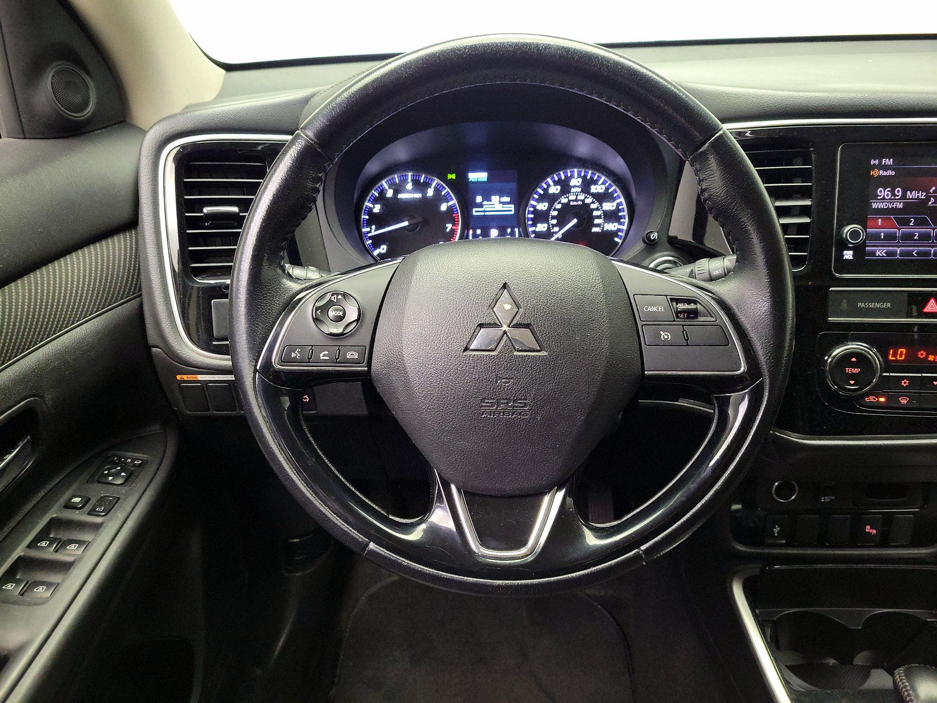 Thumbnail: 2019 Mitsubishi Outlander - 10