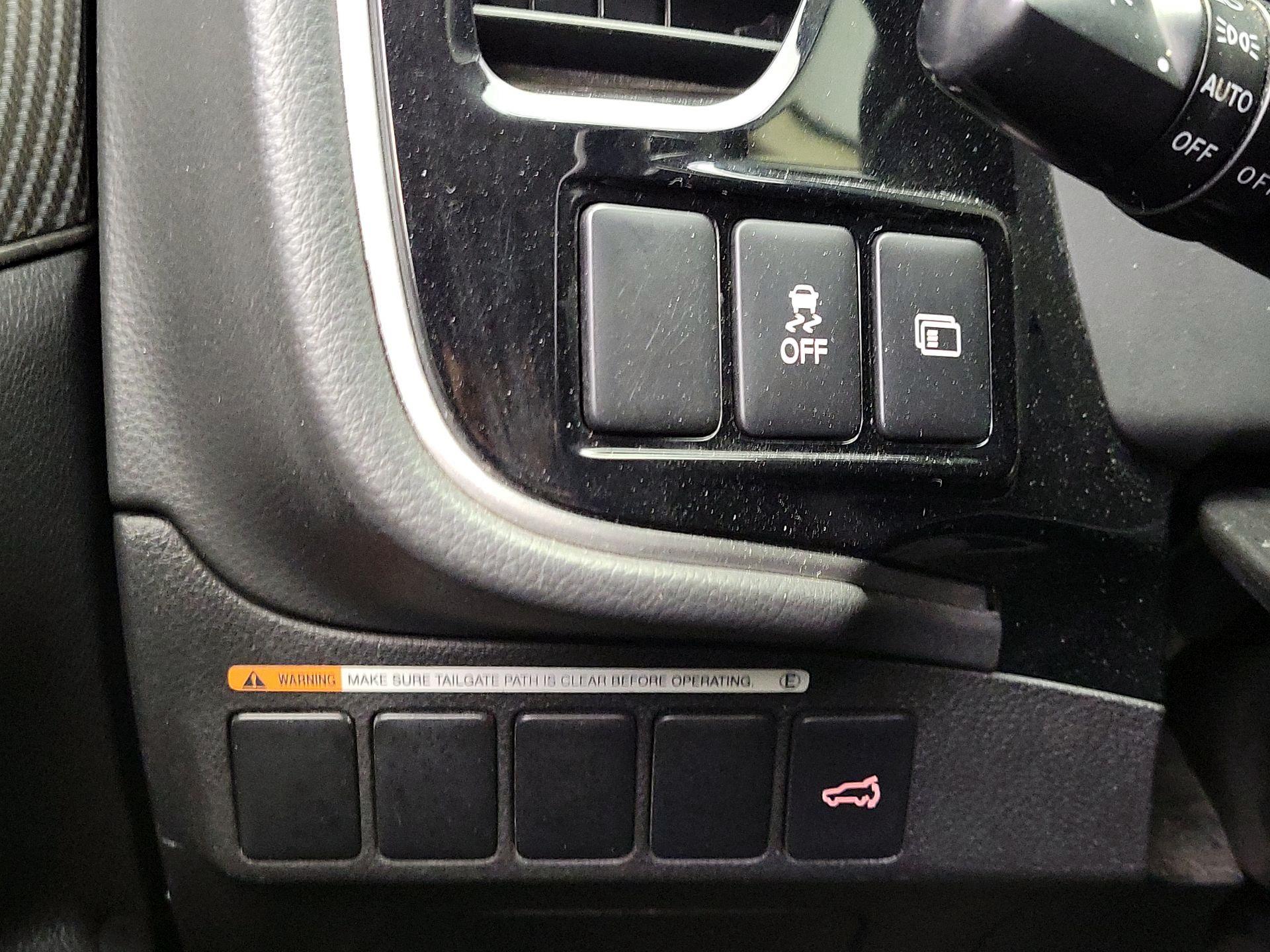 Thumbnail: 2019 Mitsubishi Outlander - 13