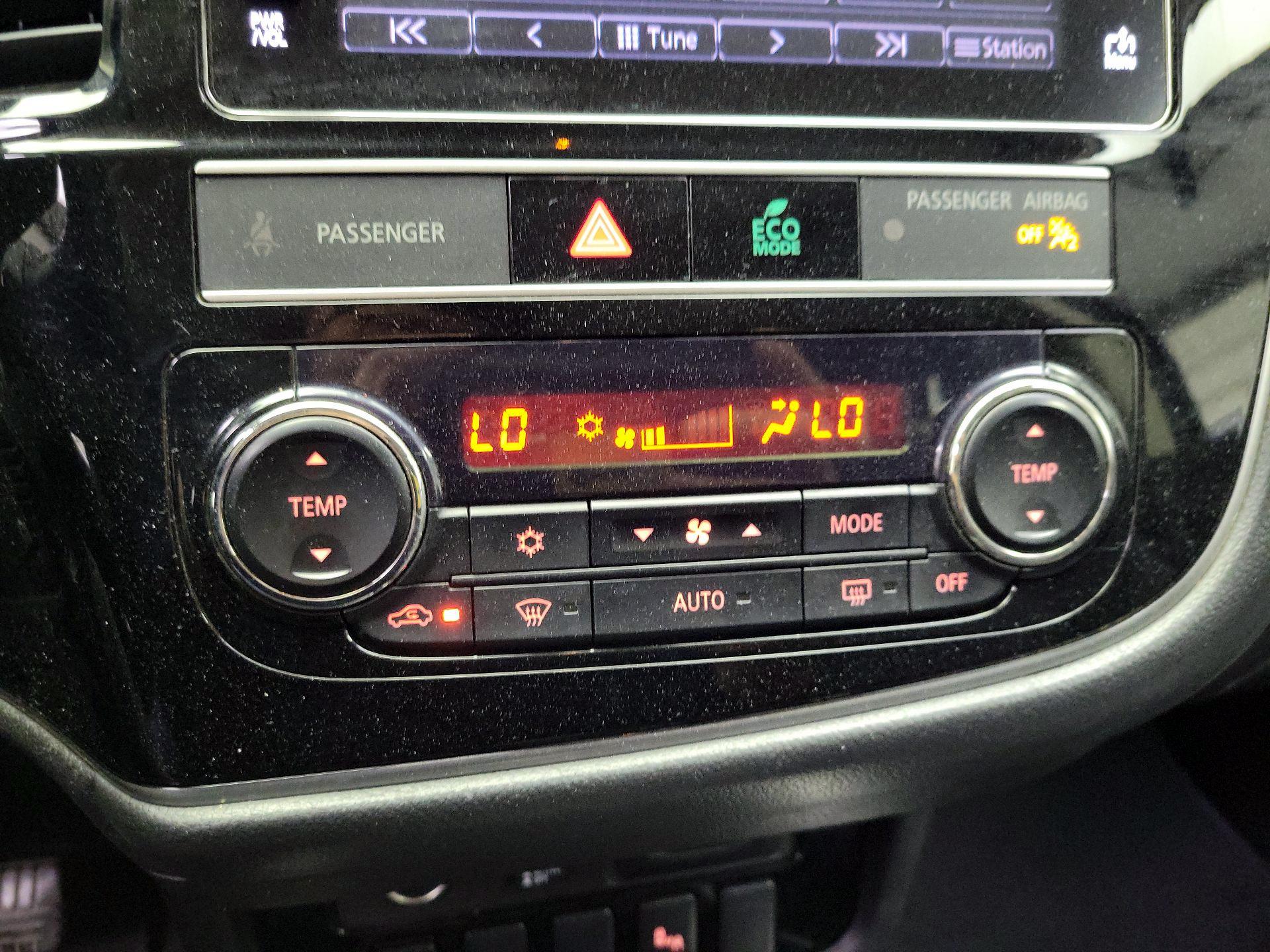 Thumbnail: 2019 Mitsubishi Outlander - 16