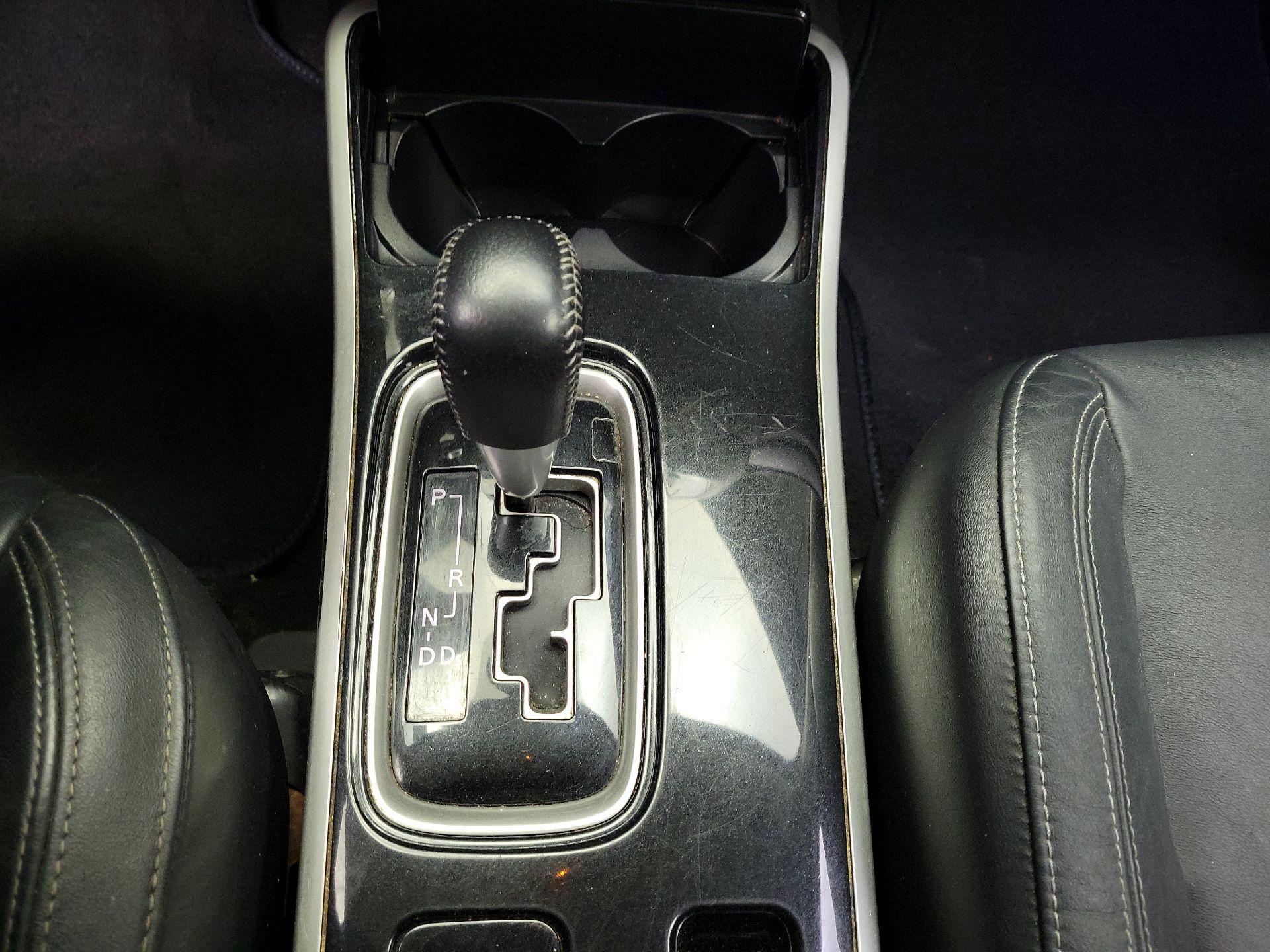 Thumbnail: 2019 Mitsubishi Outlander - 17