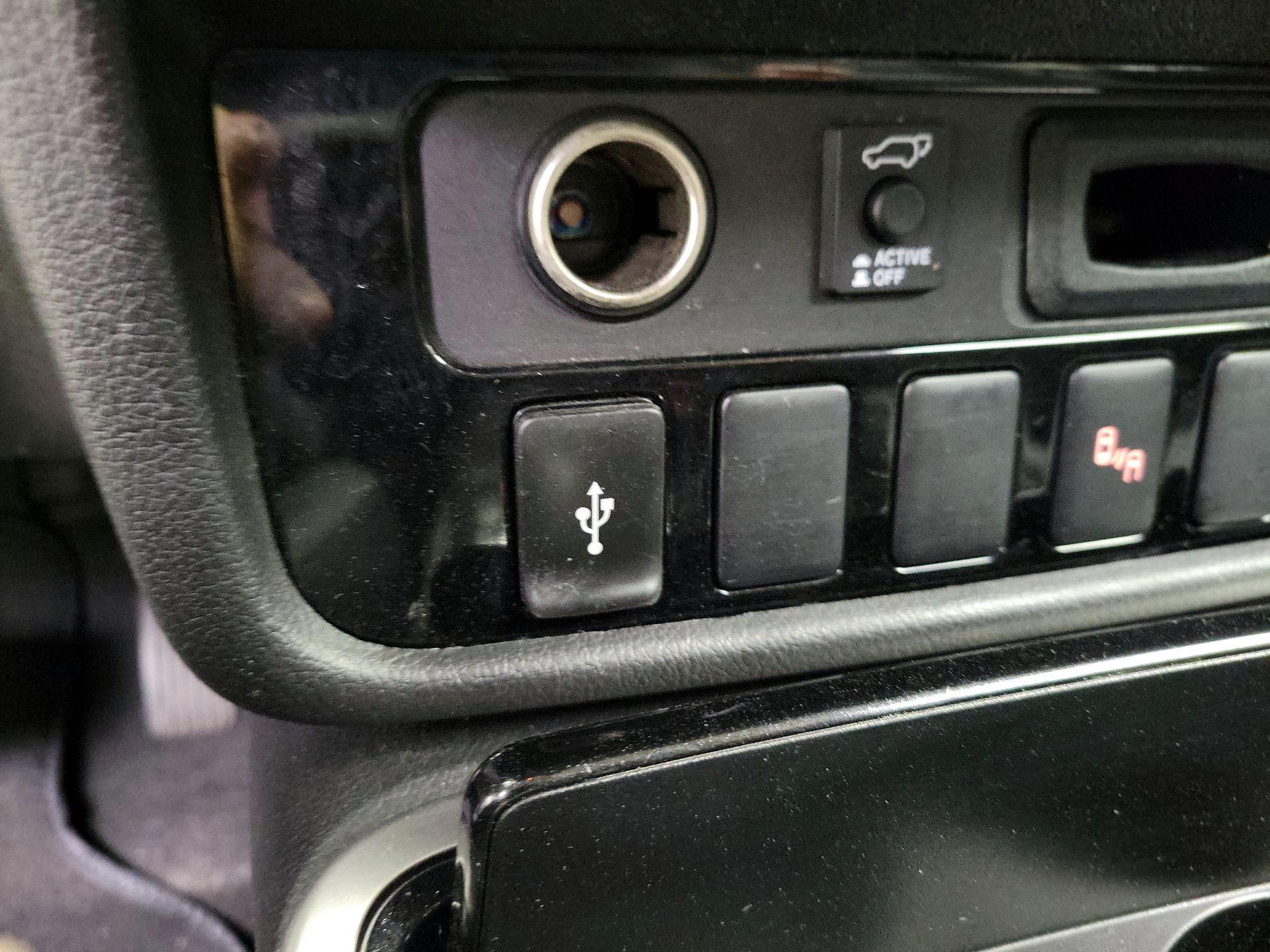 Thumbnail: 2019 Mitsubishi Outlander - 18