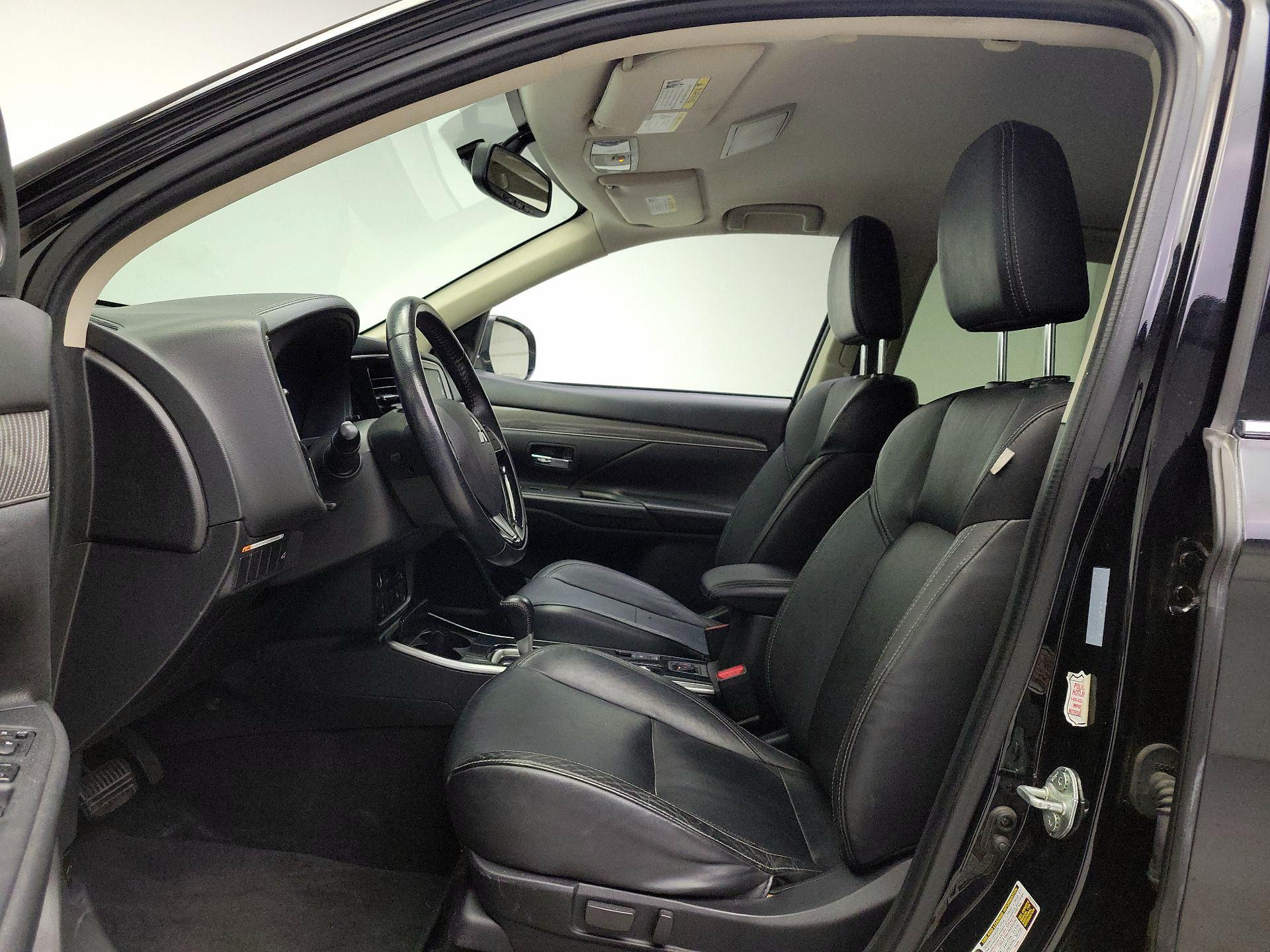 Thumbnail: 2019 Mitsubishi Outlander - 19